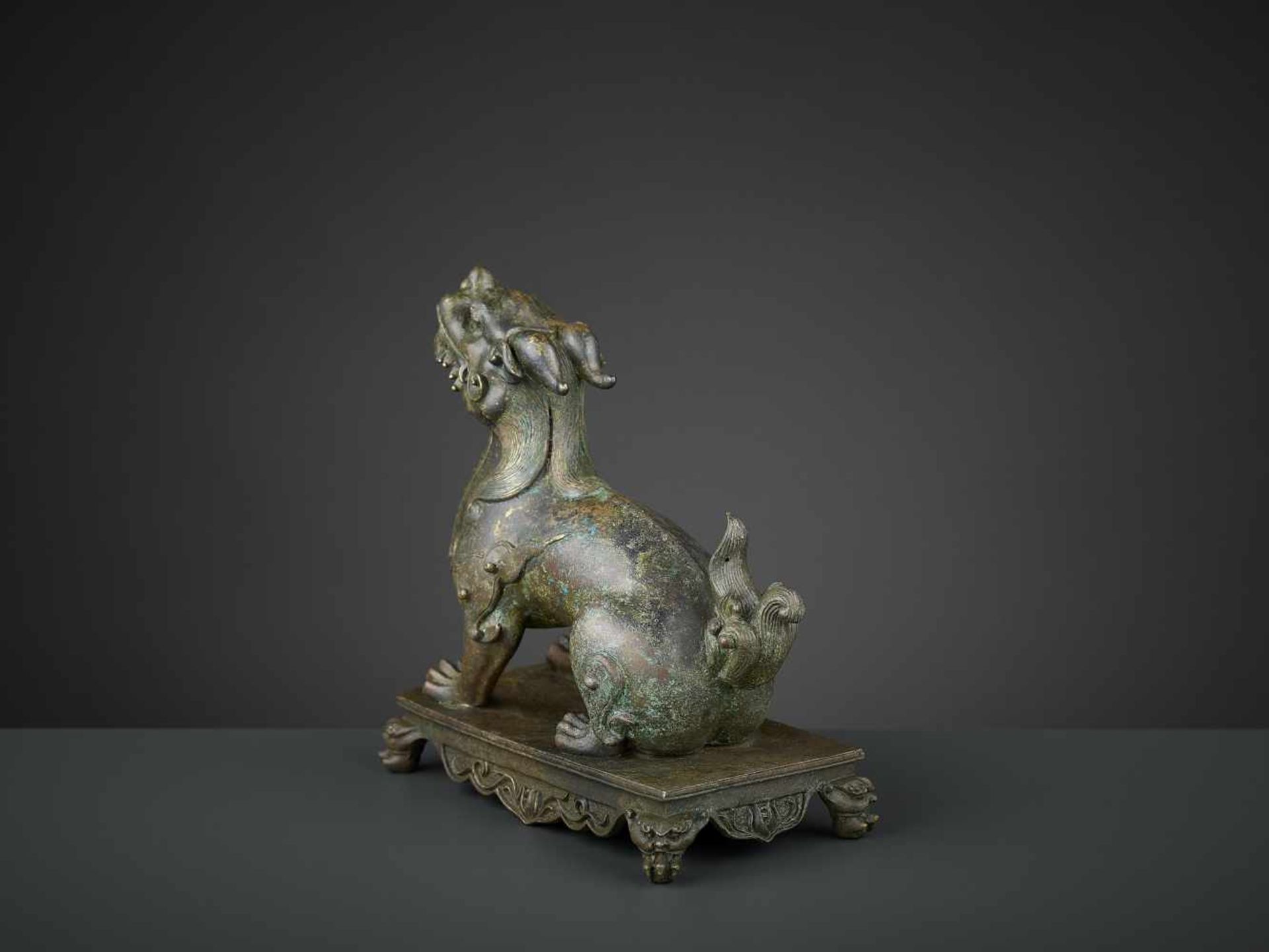 A BRONZE FIGURE OF A QILIN, QIANLONG SIX-CHARACTER MARK AND OF THE PERIOD China, 1736-1795. The - Bild 6 aus 15