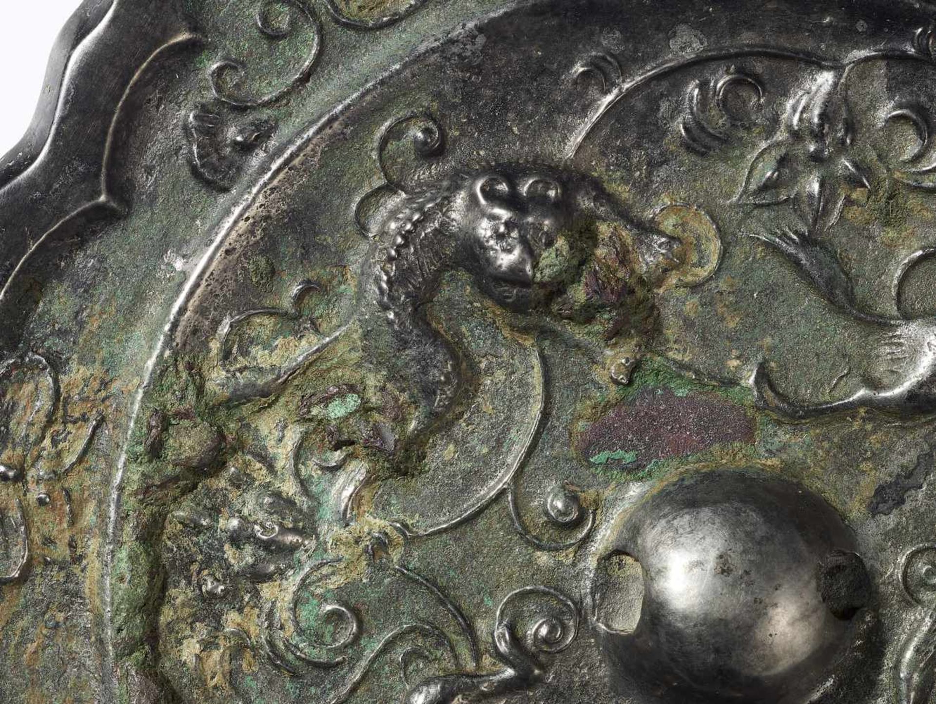 AN OCTAFOIL BRONZE MIRROR, TANG DYNASTY China, 618-907. Crisply cast in linghua shape (water - Image 2 of 6