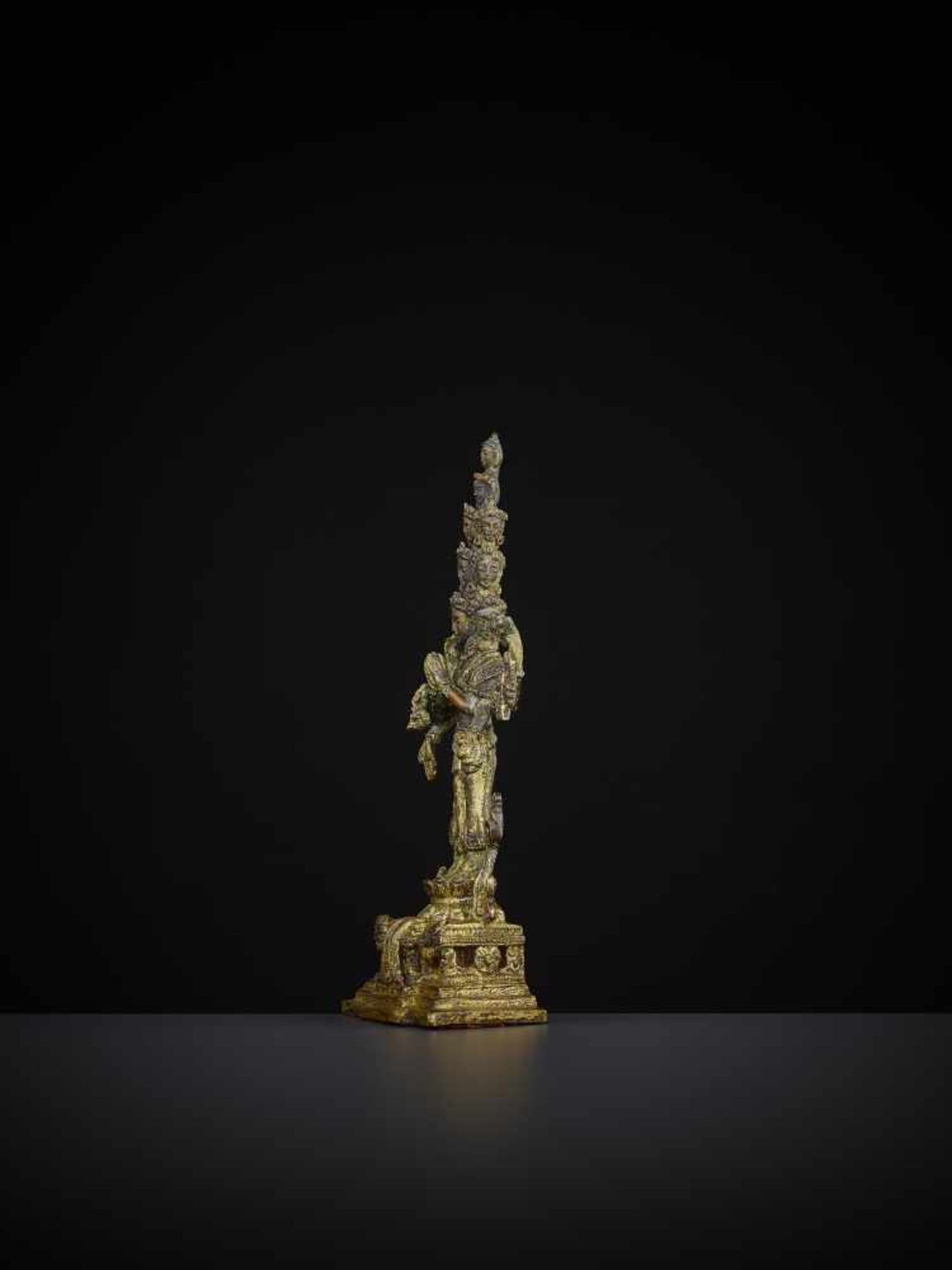 AN EKADASHAMUKHA BRONZE 18TH CENTURY Sino-Tibetan. Gilt and finely incised bronze with - Image 4 of 8