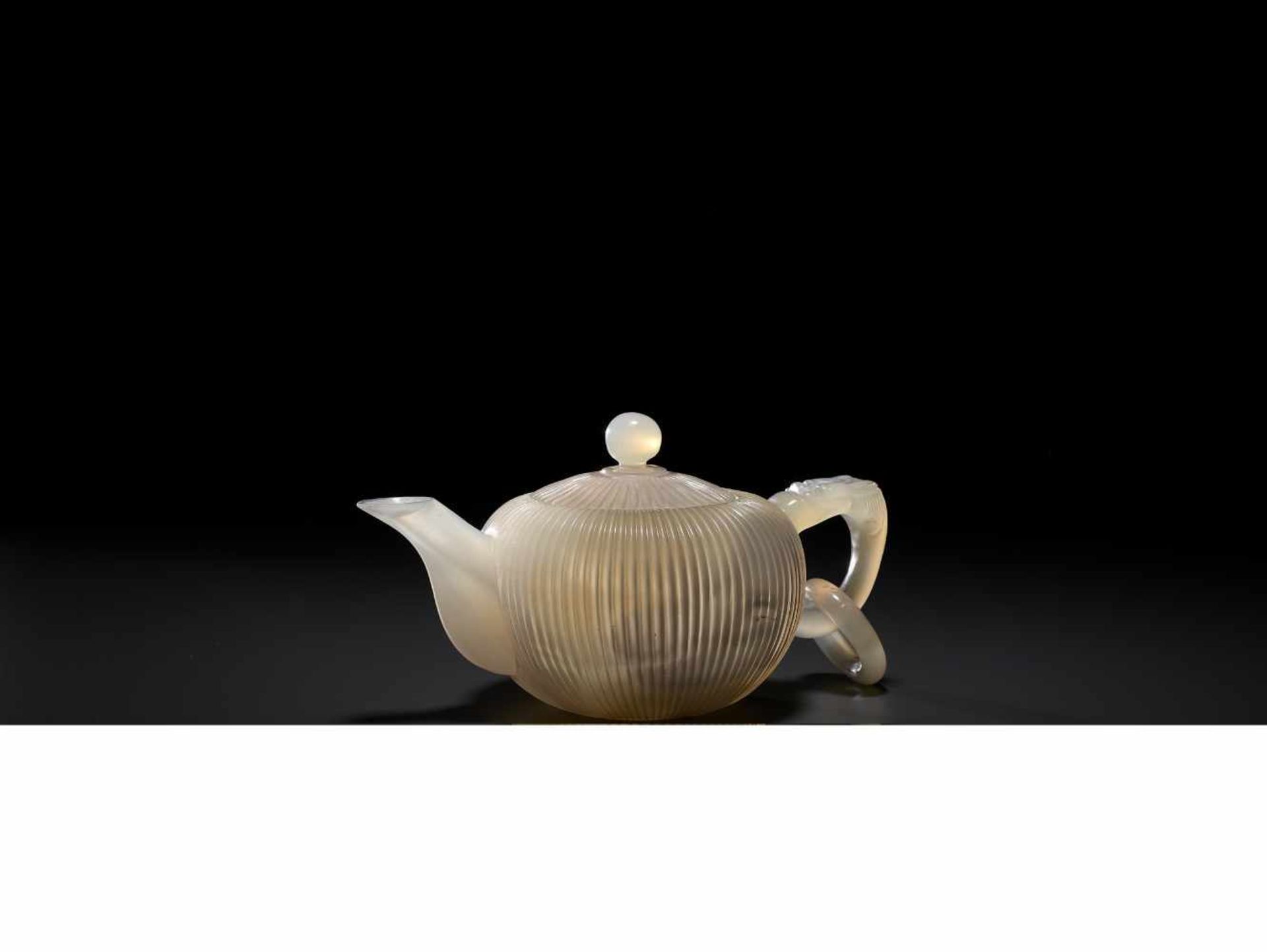 A MUGHAL STYLE AGATE TEAPOT, QING DYNASTY China, 1644-1911. Finely carved with a ribbed body and - Image 8 of 11