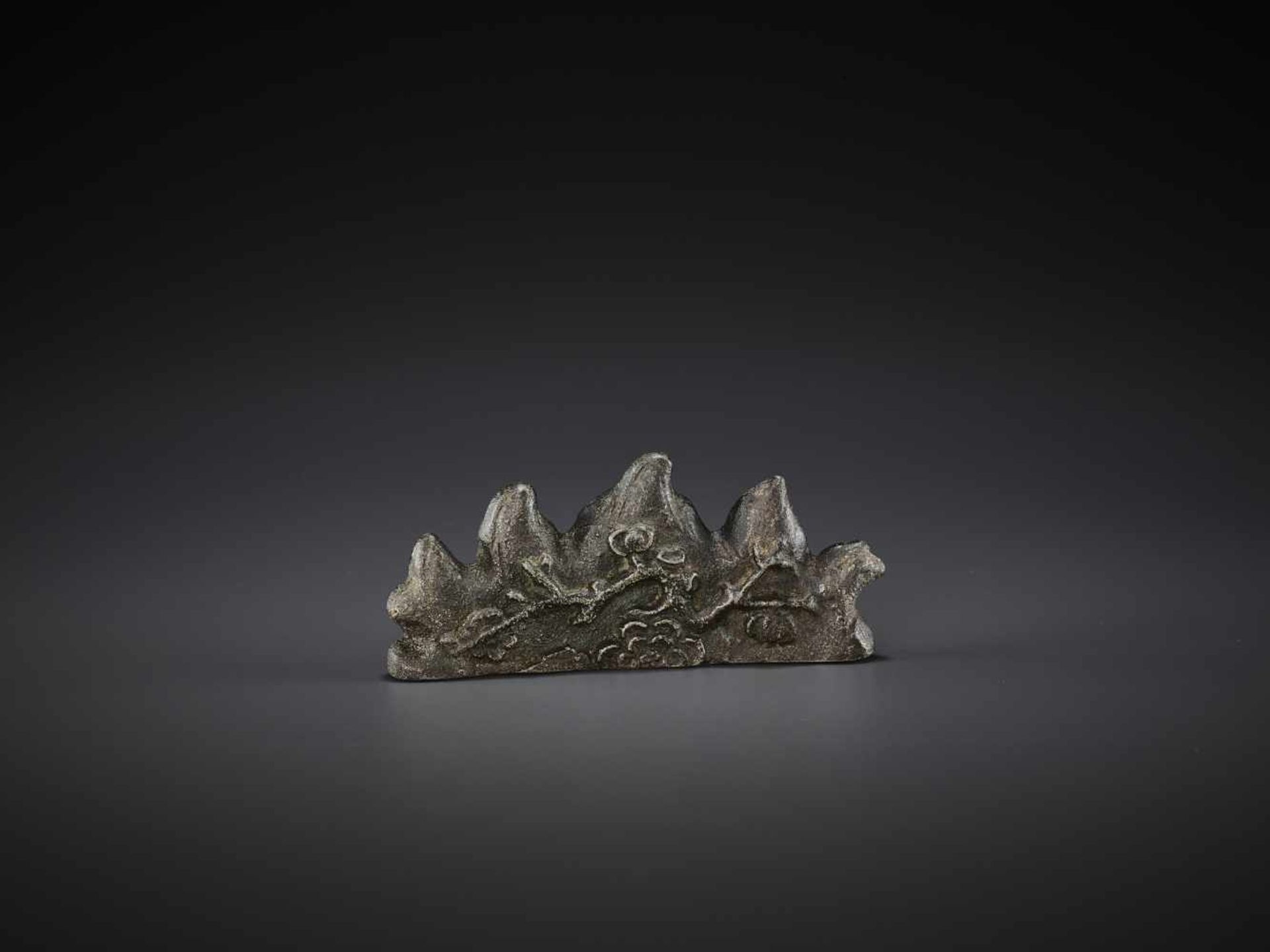 A BRONZE ‘MOUNTAIN’ BRUSH REST, MING China, 16th-17th century. Cast in the form of a five-peak