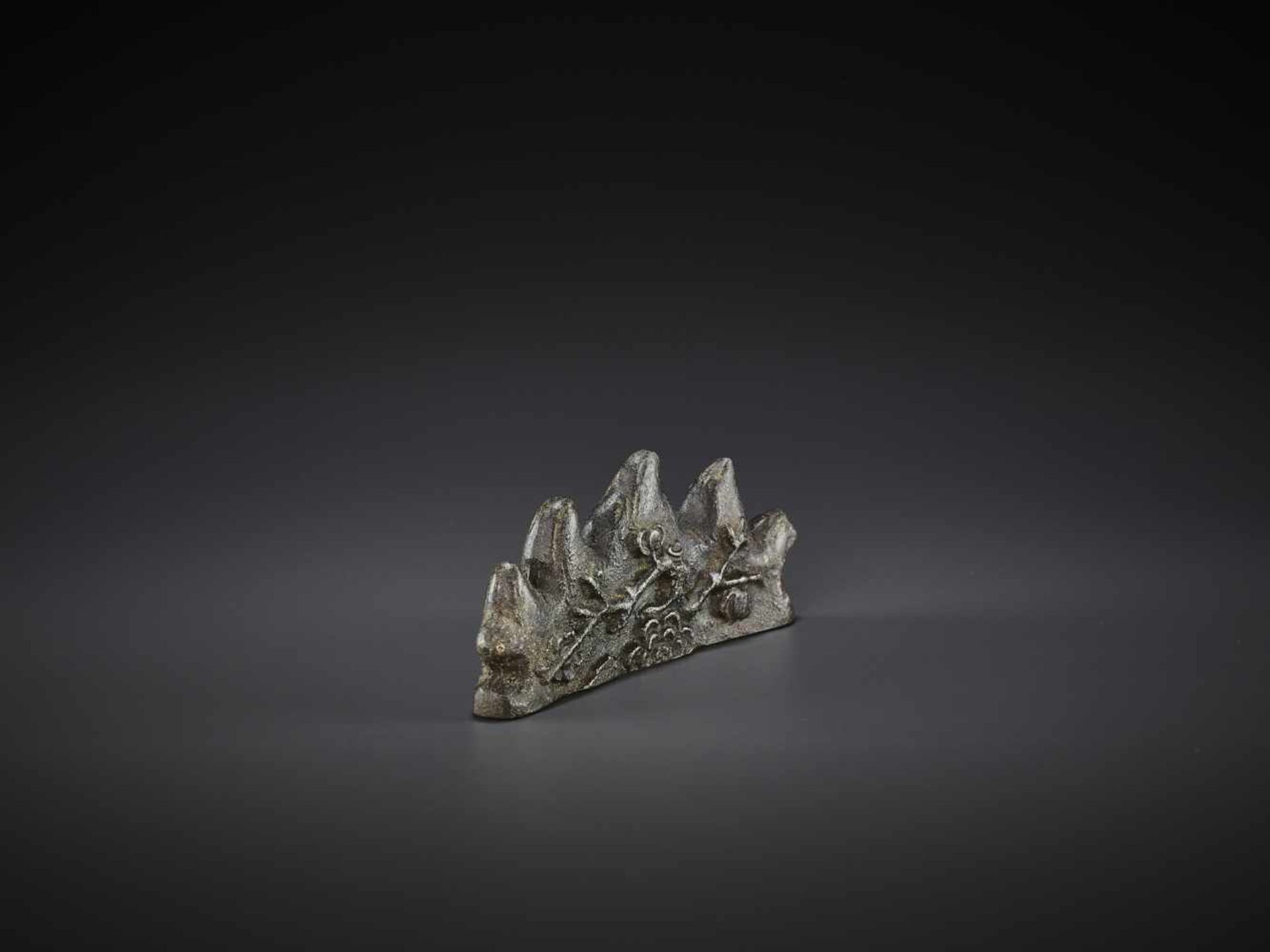 A BRONZE ‘MOUNTAIN’ BRUSH REST, MING China, 16th-17th century. Cast in the form of a five-peak - Image 5 of 11