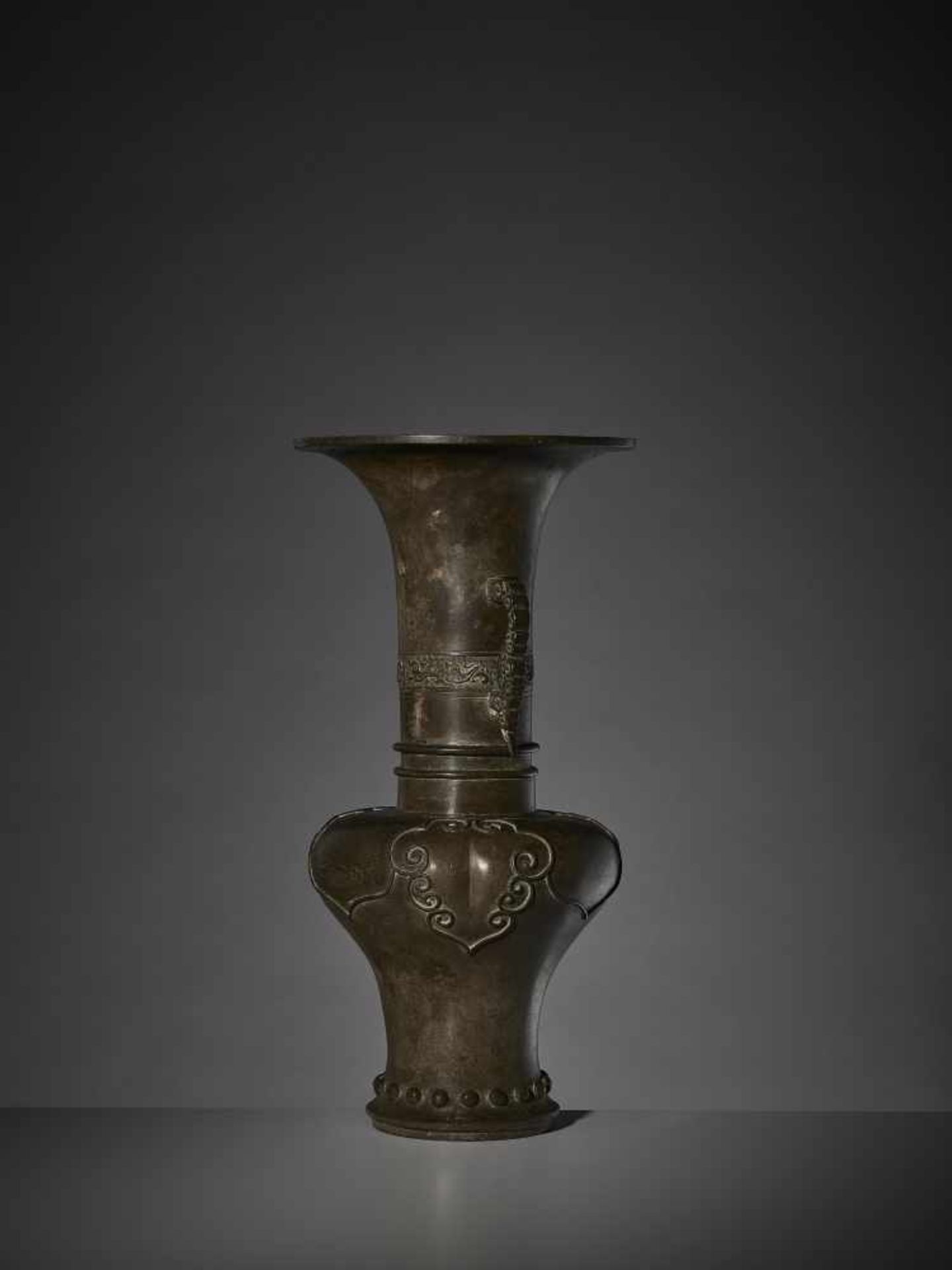 A LARGE BRONZE YEN YEN VASE China, 17th - 18th century. The wideshouldered body surmounted by a tall - Image 2 of 8