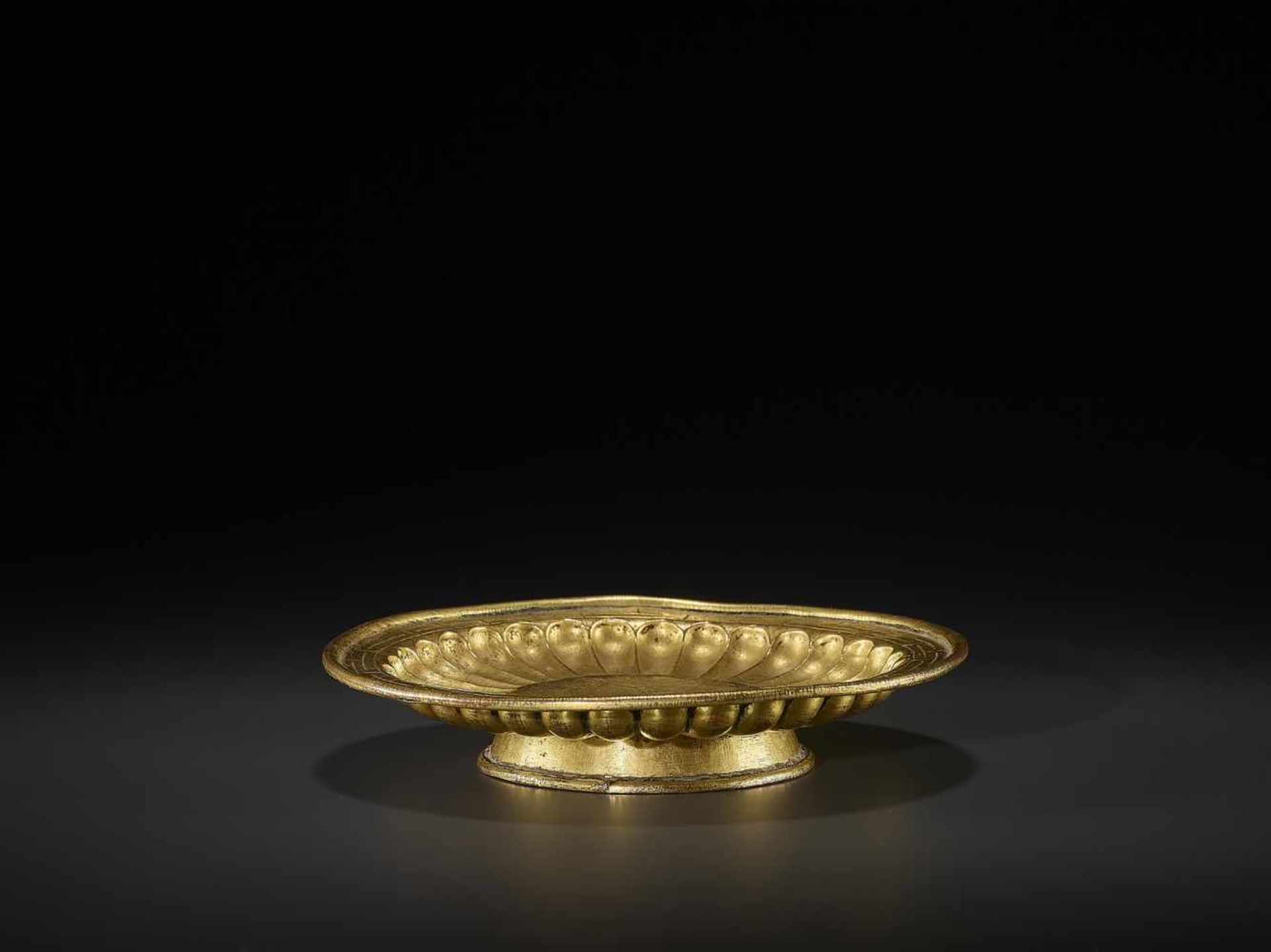 A GILT-BRONZE GANKYIL RITUAL BOWL Tibet, 13th – 14th Century. Finely worked with a central medallion - Image 3 of 8