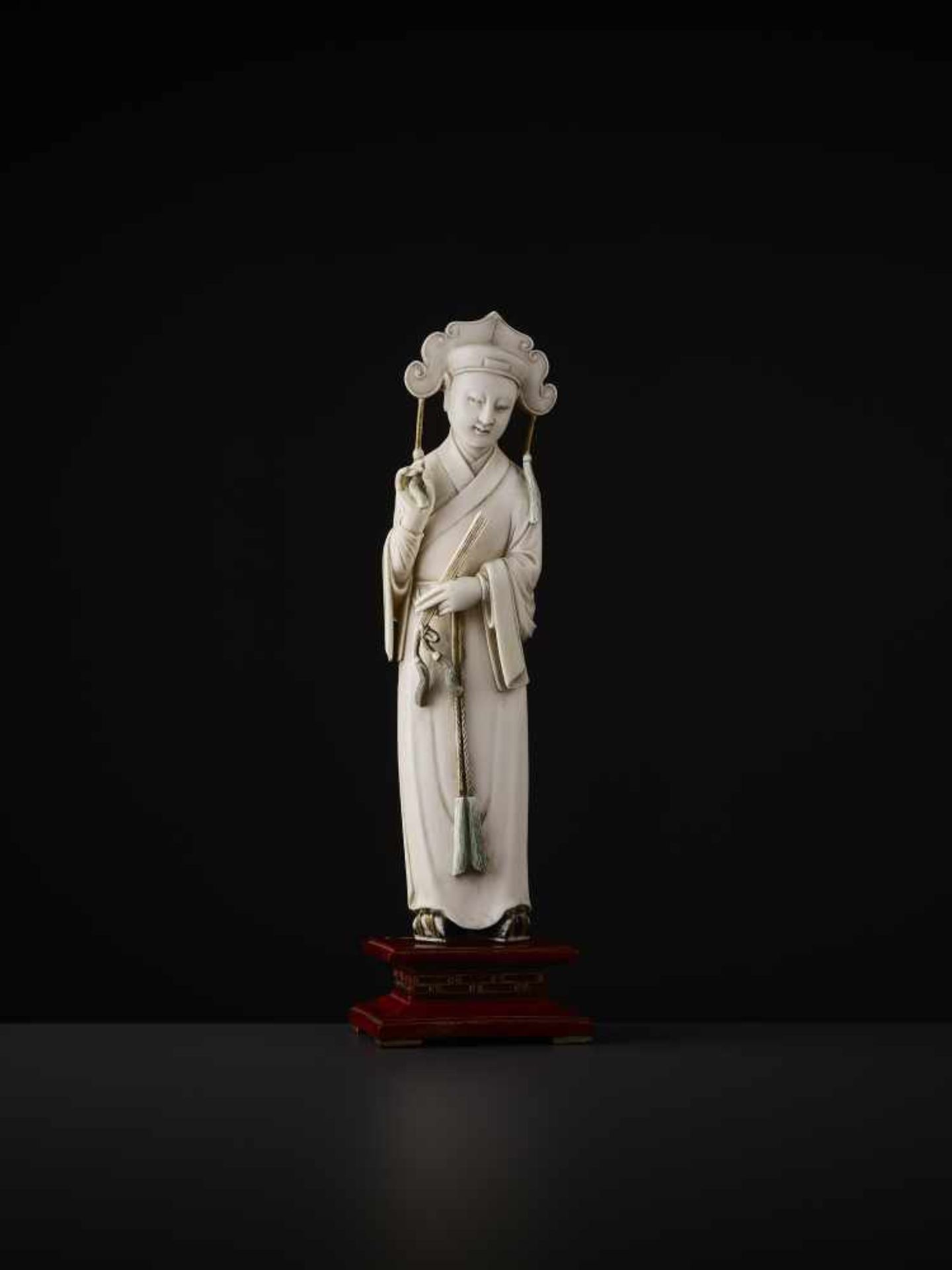 A MANCHU COURTIER IVORY FIGURE, QING China, 19th century. Openwork carving from a single piece of - Image 2 of 8