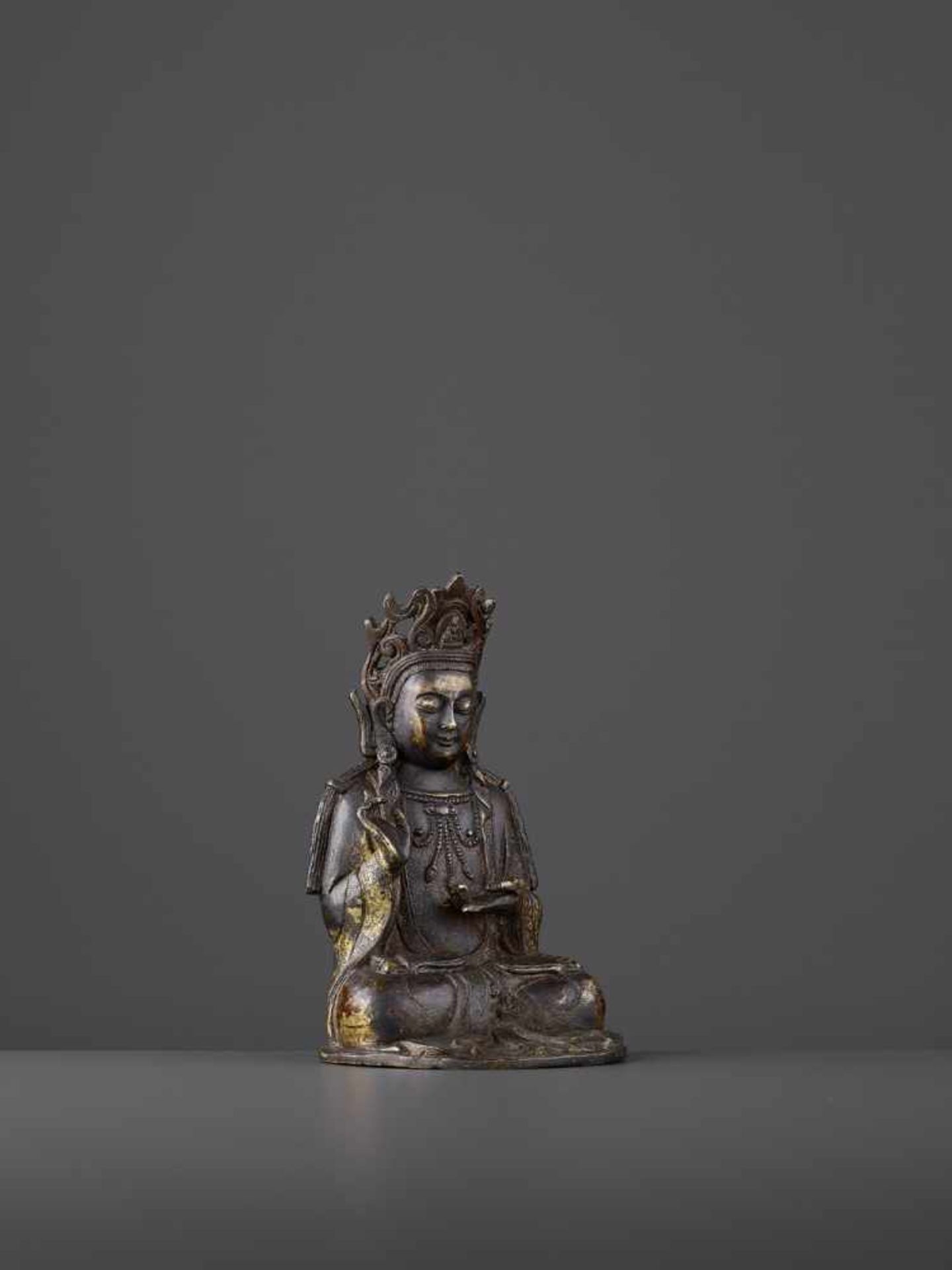 A FINELY CAST BRONZE GUANYIN, MING China, 1368-1644. The figure seated in padmasana, the right - Image 8 of 9