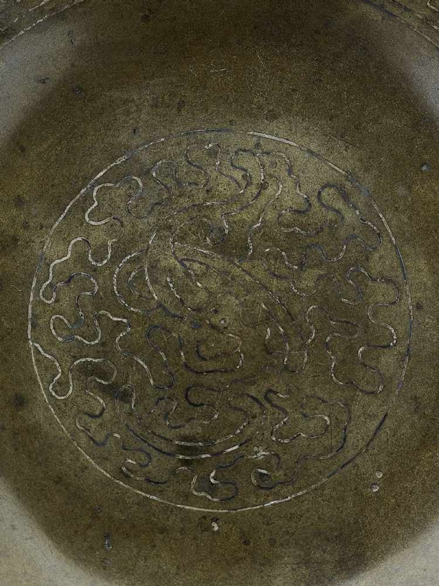 A SHISOU SILVER-INLAID BRONZE TRAY China, 17th century. Silver-inlaid two-character signature Shisou - Image 2 of 6