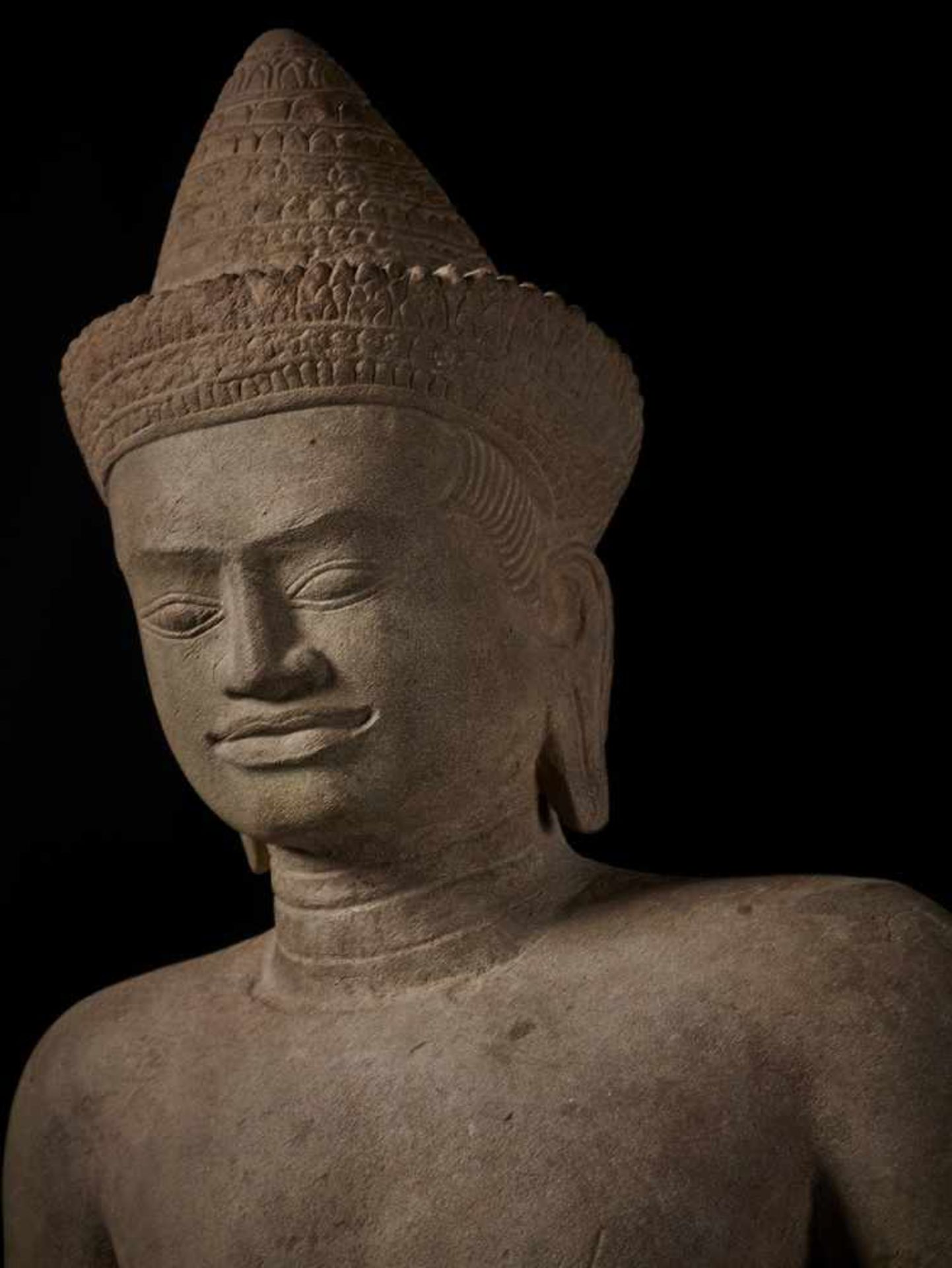 A STANDING VISHNU, BAPHUON, KHMER, 11TH CENTURY This important carved and incised sandstone - Image 10 of 12