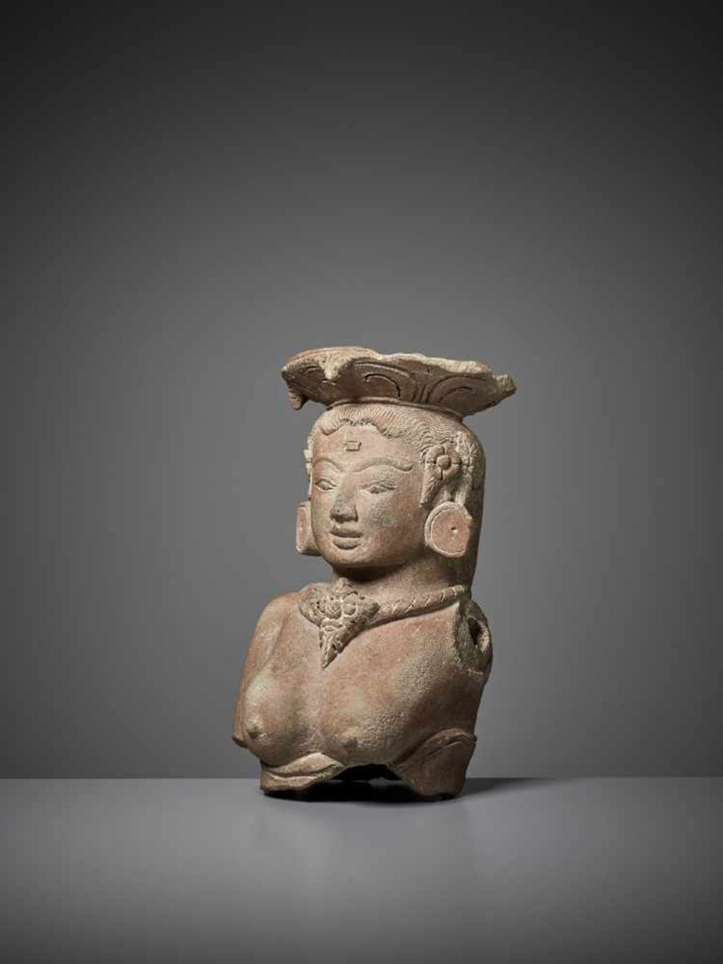 A FEMALE MAJAPAHIT TERRACOTTA BUST Indonesia, Java, 14th – 15th century. This elaborate and - Image 4 of 10