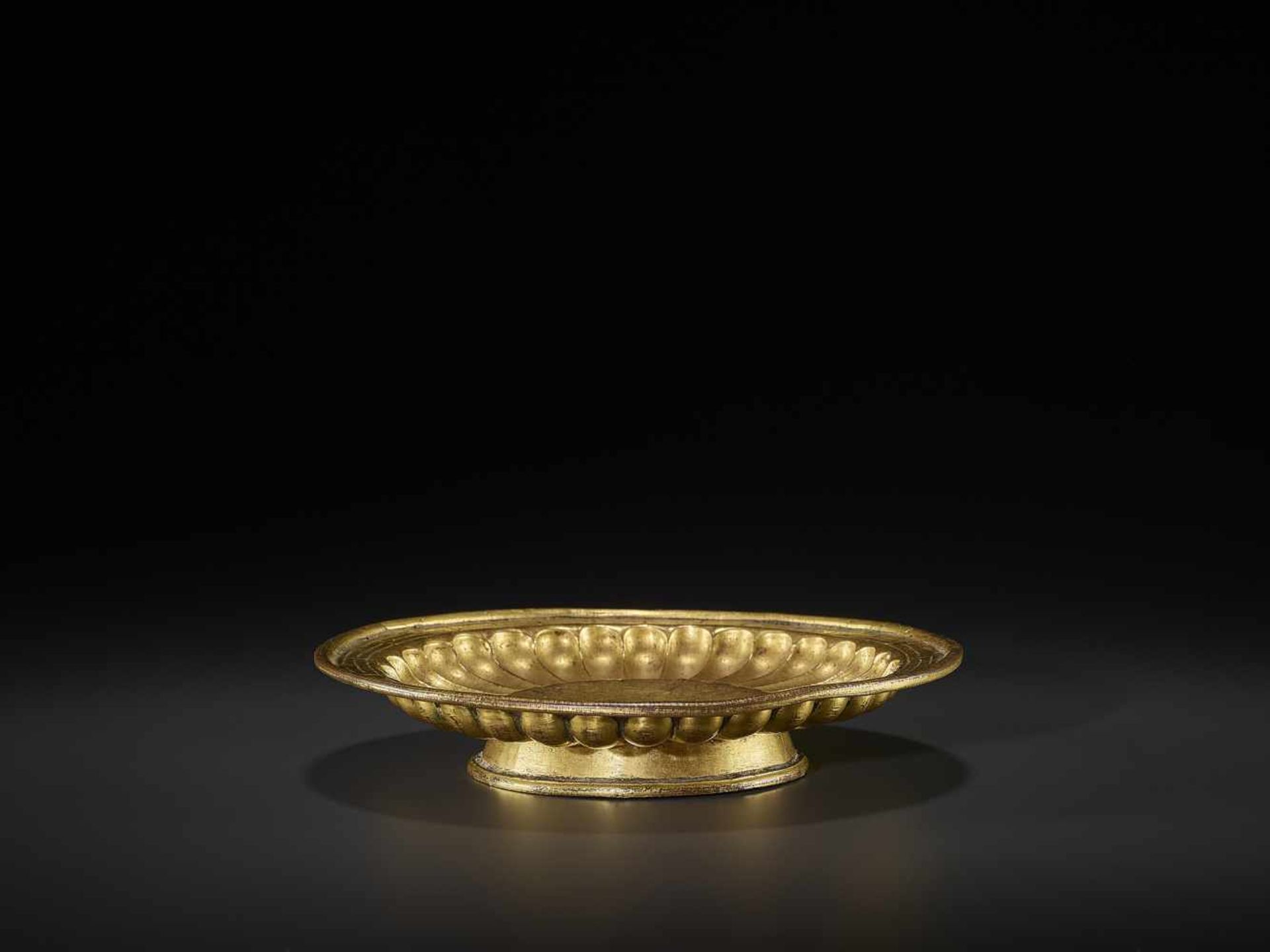 A GILT-BRONZE GANKYIL RITUAL BOWL Tibet, 13th – 14th Century. Finely worked with a central medallion - Image 5 of 8