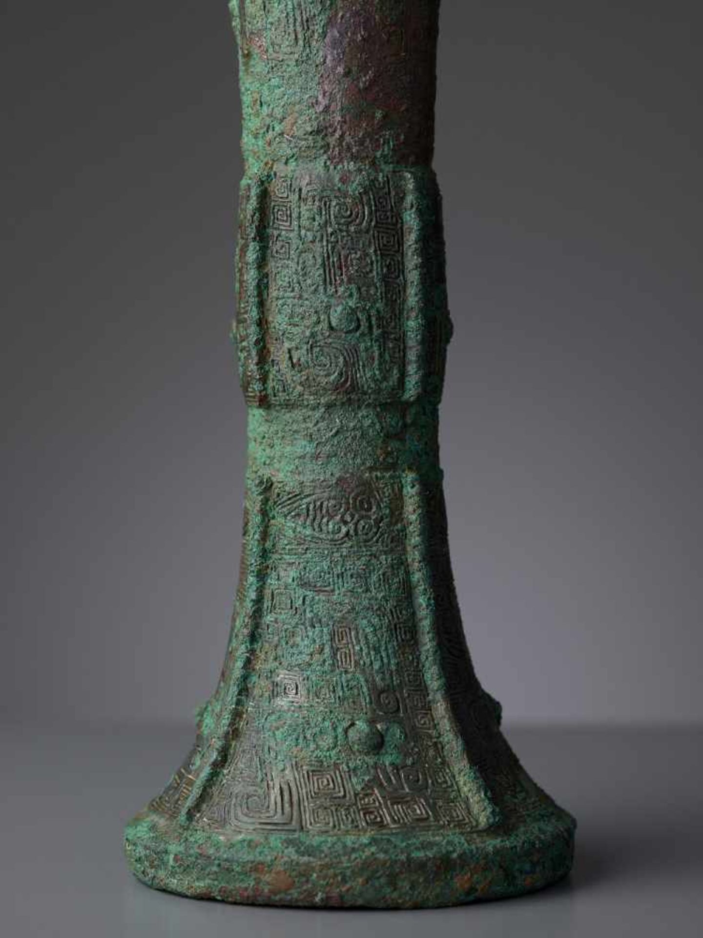 A BRONZE RITUAL WINE VESSEL, GU, SHANG DYNASTY China, late Shang dynasty, 13th-11th century BC. - Image 6 of 12