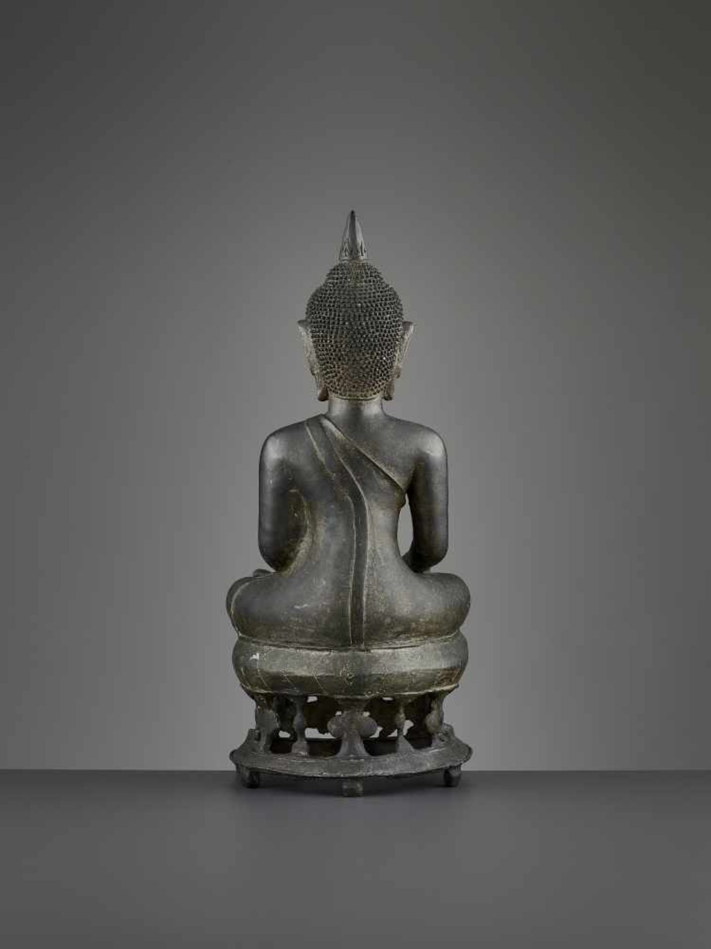 A BUDDHA SHAKYAMUNI BRONZE, LAOS Laos or Northern Thailand, 17th century. The massively cast - Image 5 of 10