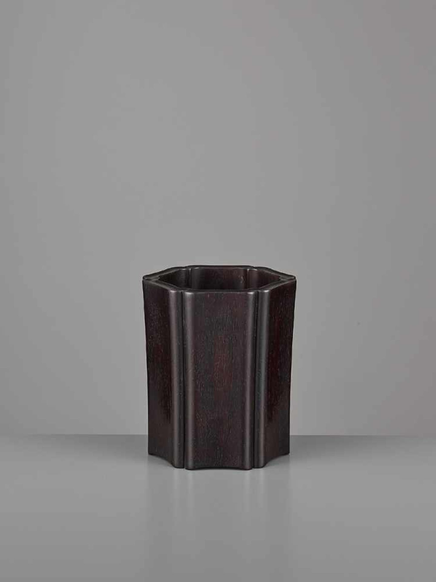 A LOBED ZITAN BRUSHPOT, BITONG China, Qing dynasty. Of slender cylindrical form, the deftly carved - Image 5 of 6