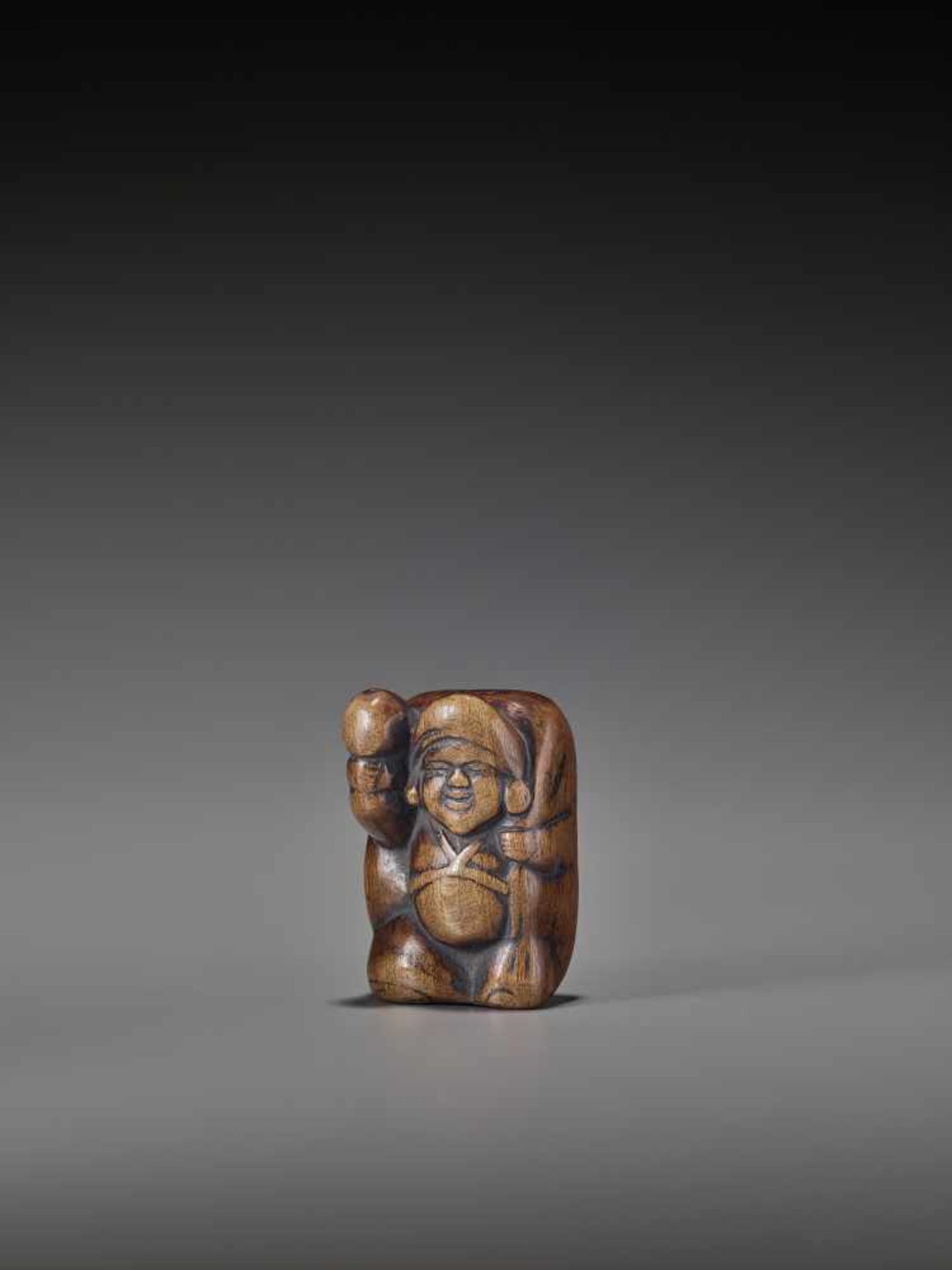 A LARGE AND UNUSUAL WOOD NETSUKE OF DAIKOKU UnsignedJapan, early 18th century, Edo period (1615- - Image 3 of 8