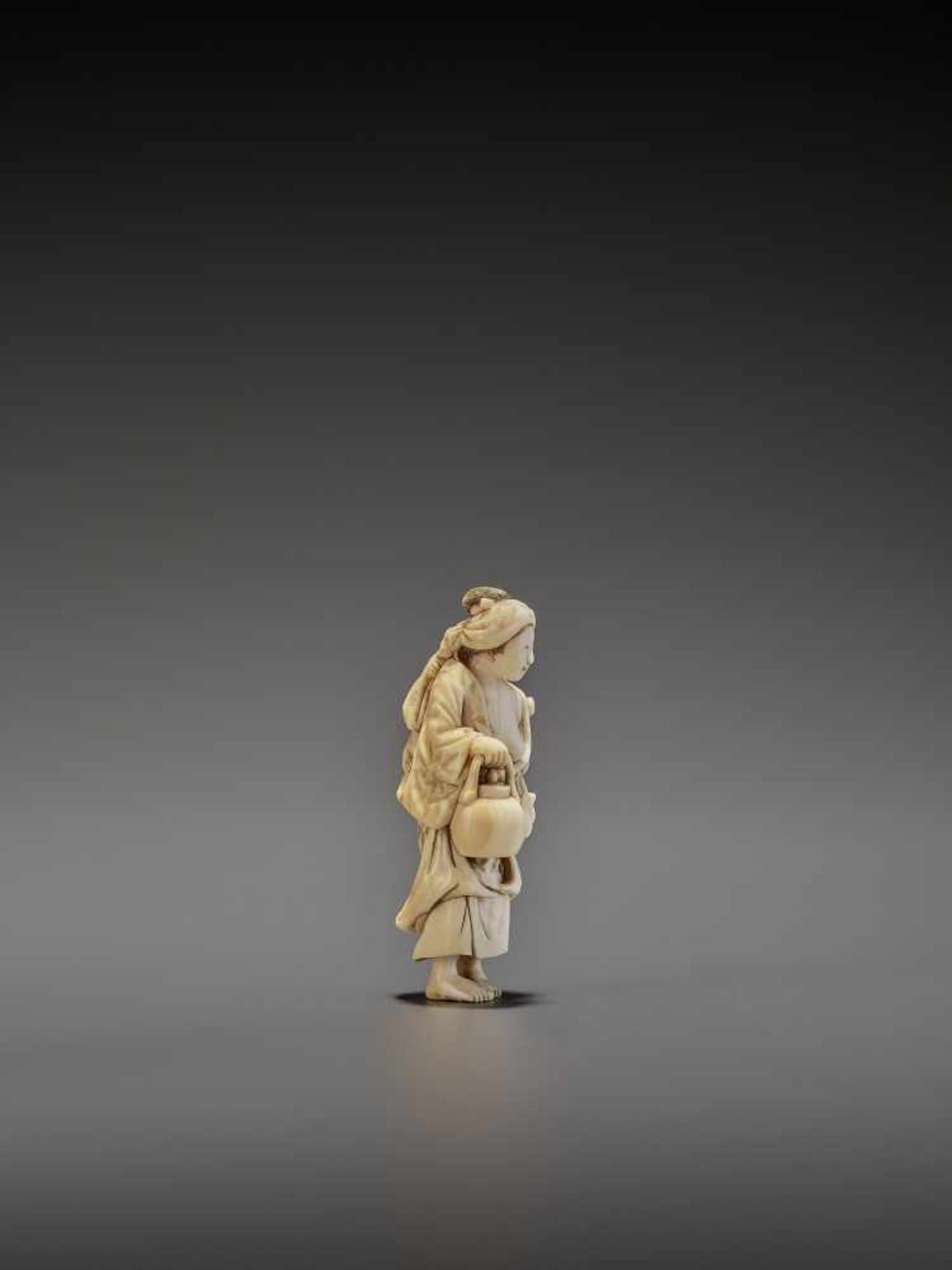 CHIKUYOSAI TOMOCHIKA: A MAGNIFICENT IVORY NETSUKE OF A MOTHER WITH CHILD By Chikuyosai Tomochika, - Image 7 of 10