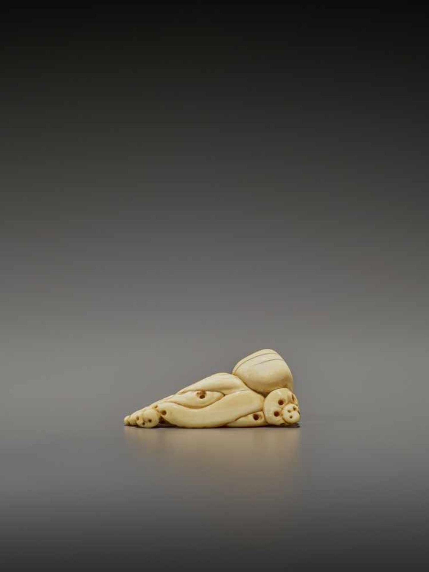 A RARE IVORY NETSUKE OF AN OCTOPUS UnsignedJapan, early 19th century, Edo period (1615-1868)The - Image 9 of 11