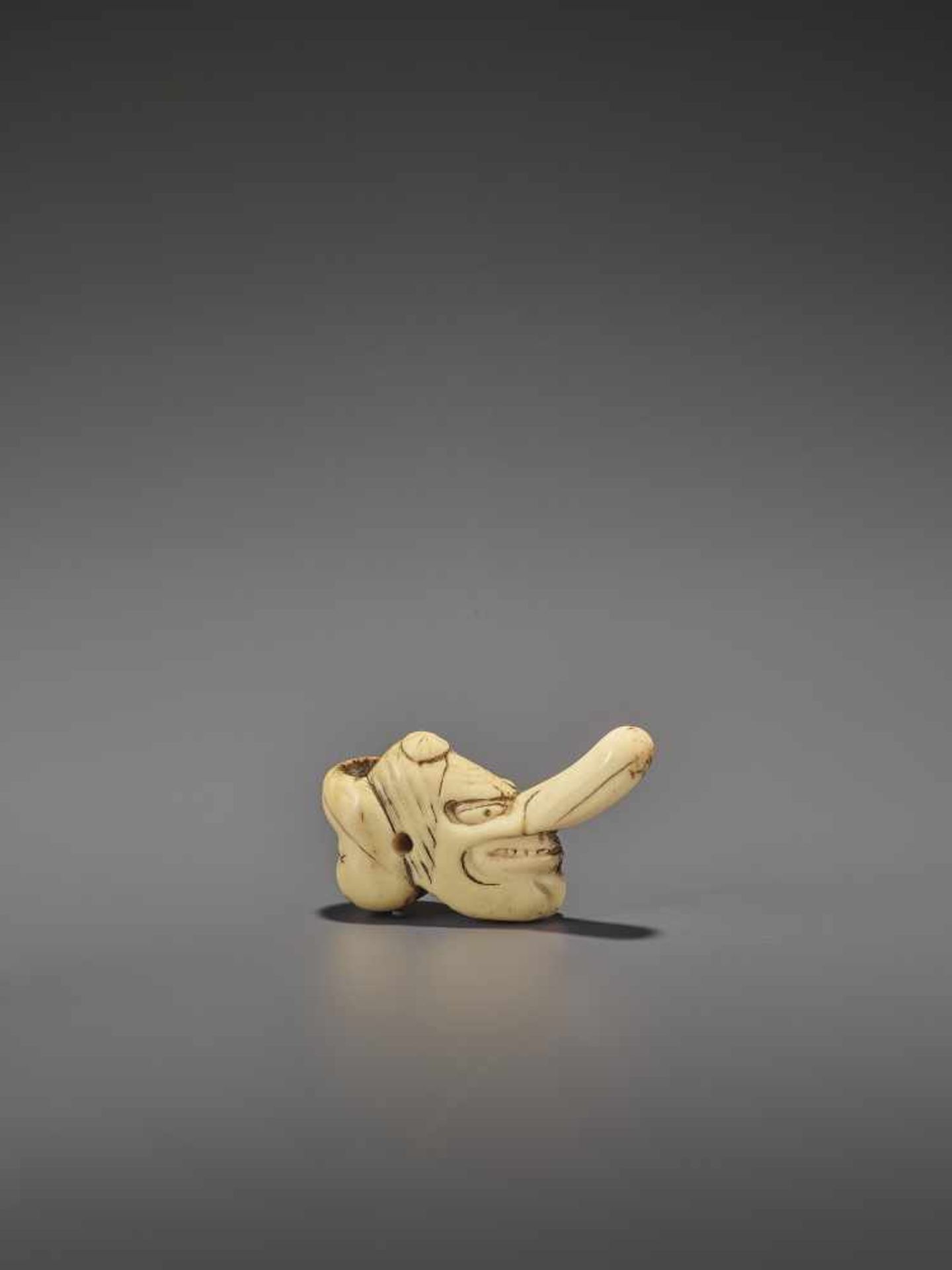 A RARE STAG ANTLER SHUNGA NETSUKE OF OKAME AND TENGU MASKS UnsignedJapan, 19th century, Edo - Image 7 of 10