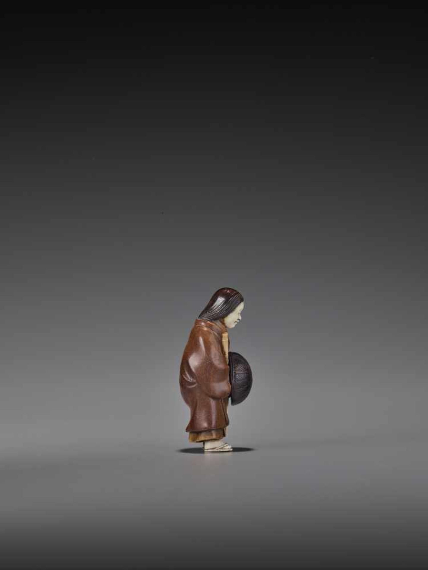 RAKUMIN: A RARE WOOD AND IVORY NETSUKE OF A VISITING COURTESAN By Ho Rakumin, signed RakuminJapan, - Image 7 of 10