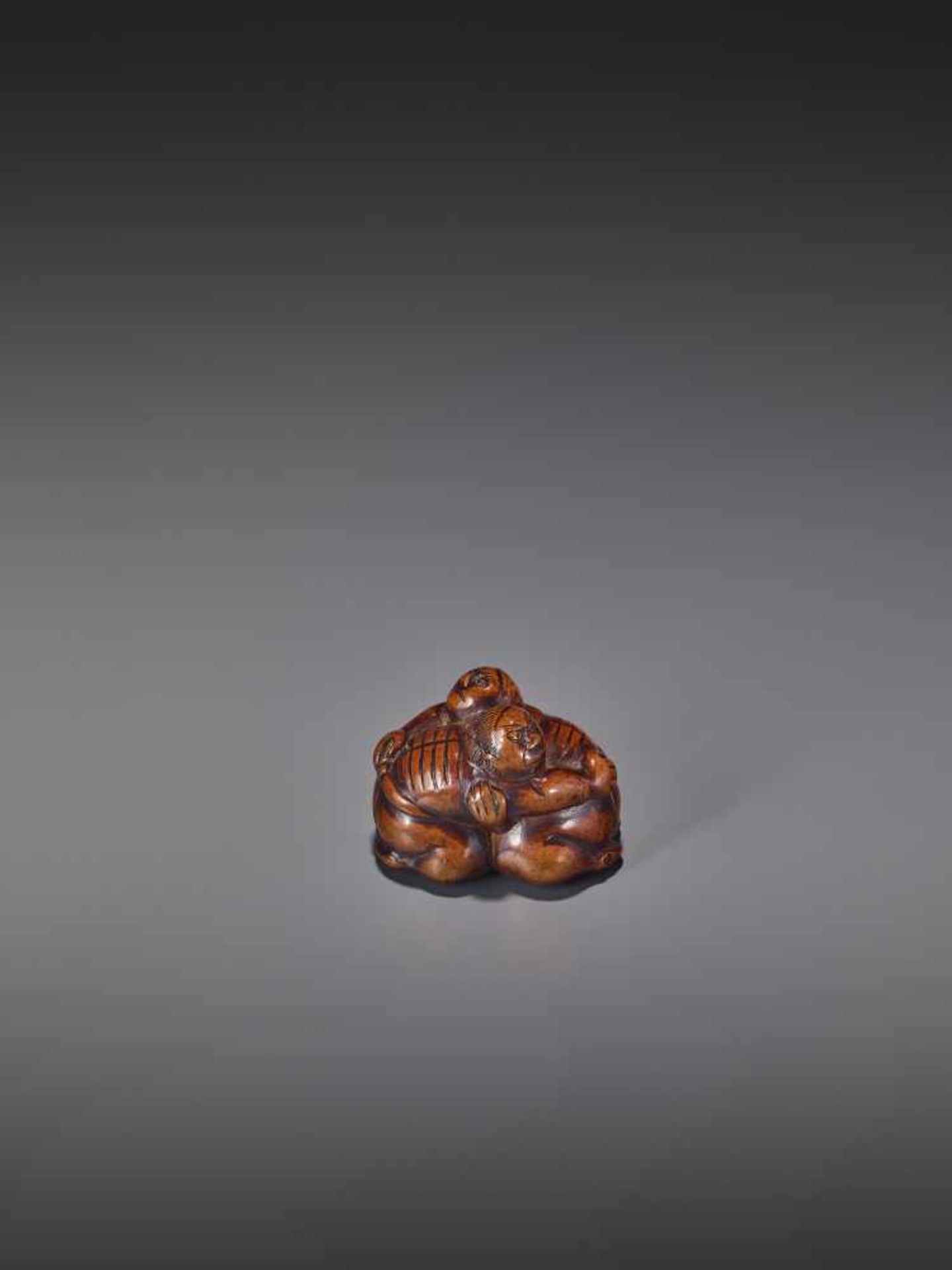 A WOOD NETSUKE OF TWO WRESTLERS UnsignedJapan, early 19th century, Edo period (1615-1868)Carved from - Image 2 of 9