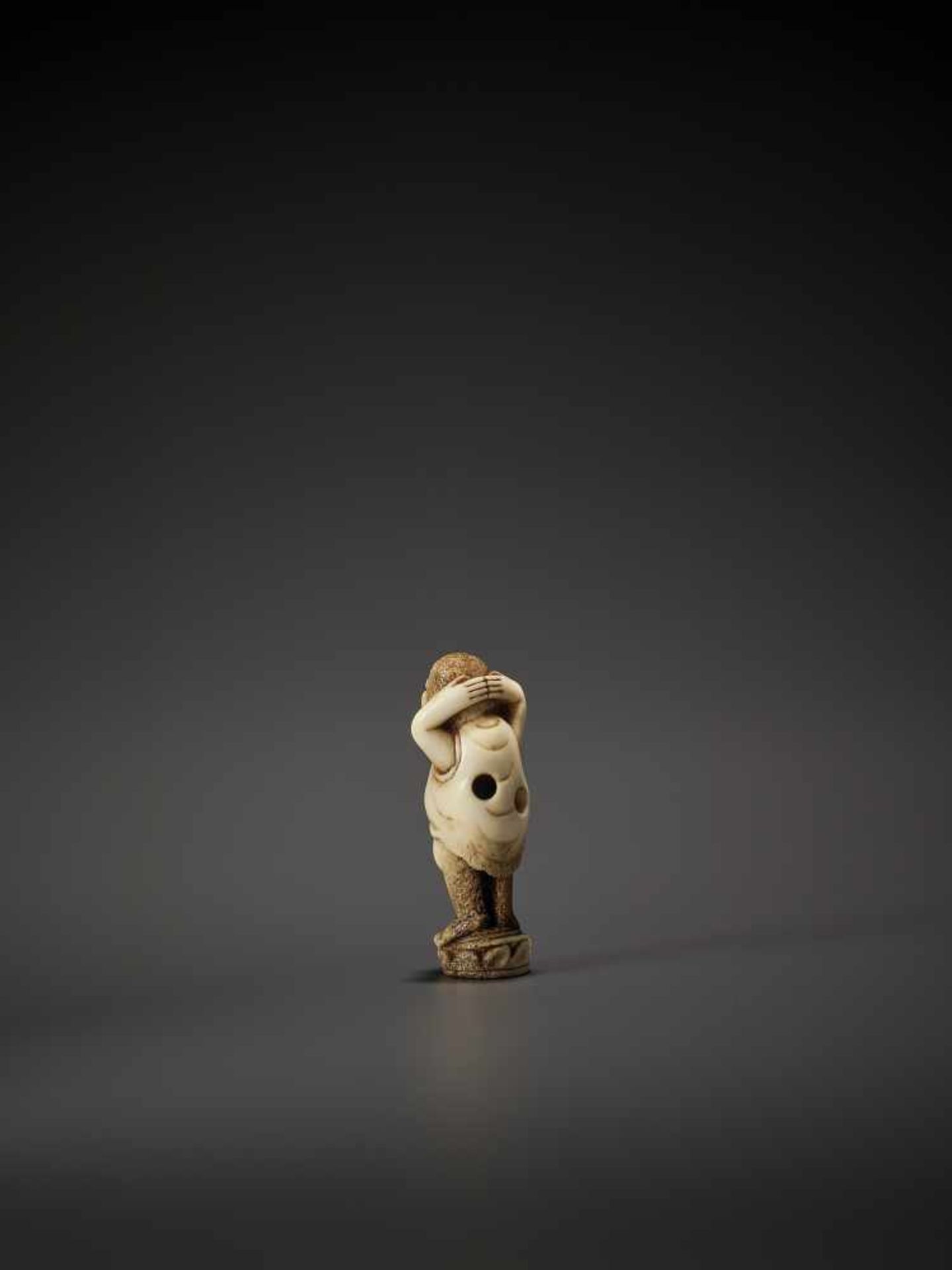 A BRILLIANT STAG ANTLER NETSUKE OF A YAWNING DARUMA UnsignedJapan, 19th century, Edo period (1615- - Image 6 of 10