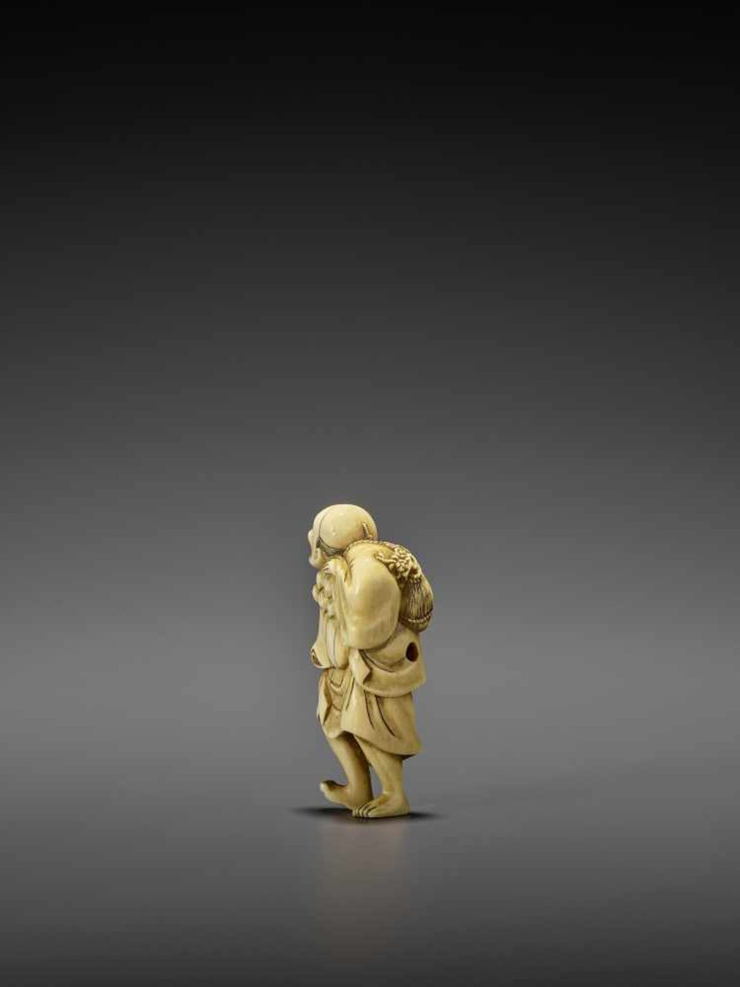 AN IVORY NETSUKE OF A PERSIMMON MERCHANT UnsignedJapan, early 19th century, Edo period (1615-1868) - Image 4 of 10