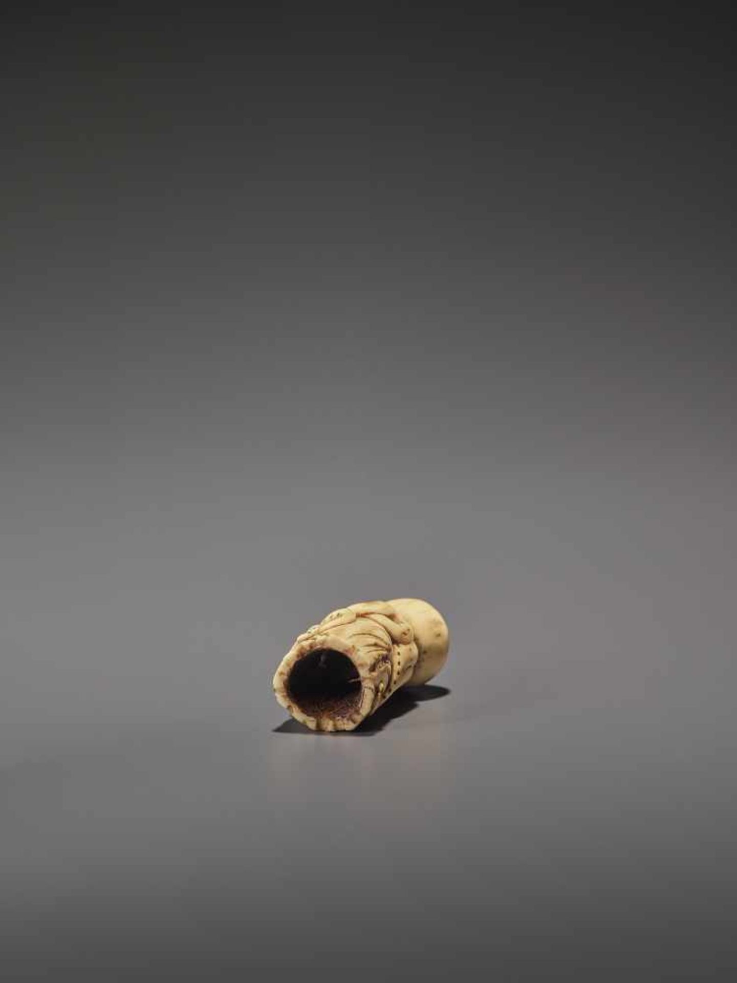 A RARE STAG ANTLER NETSUKE OF AN OCTOPUS UnsignedJapan, early 19th century, Edo period (1615-1868) - Image 9 of 10