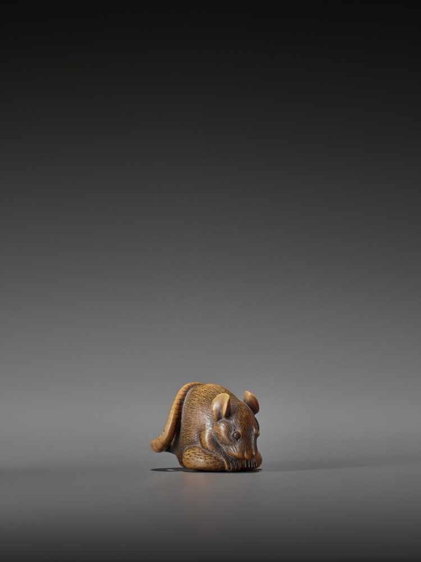 A WOOD NETSUKE OF A RAT WITH CHESTNUT UnsignedJapan, 19th century, Edo period (1615-1868)A - Bild 9 aus 10