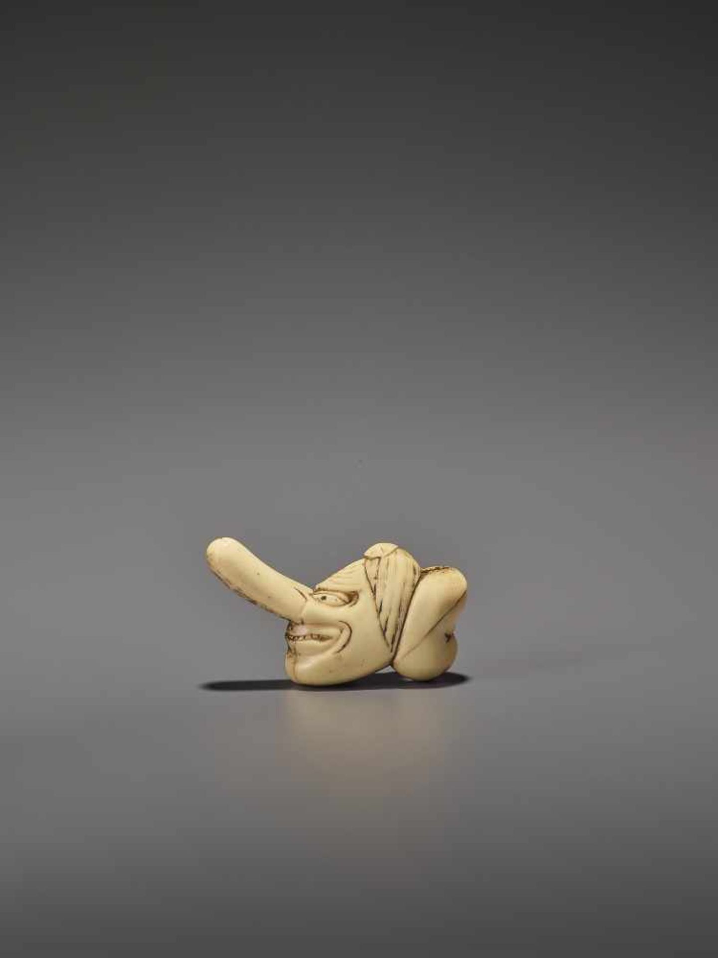 A RARE STAG ANTLER SHUNGA NETSUKE OF OKAME AND TENGU MASKS UnsignedJapan, 19th century, Edo - Image 3 of 10