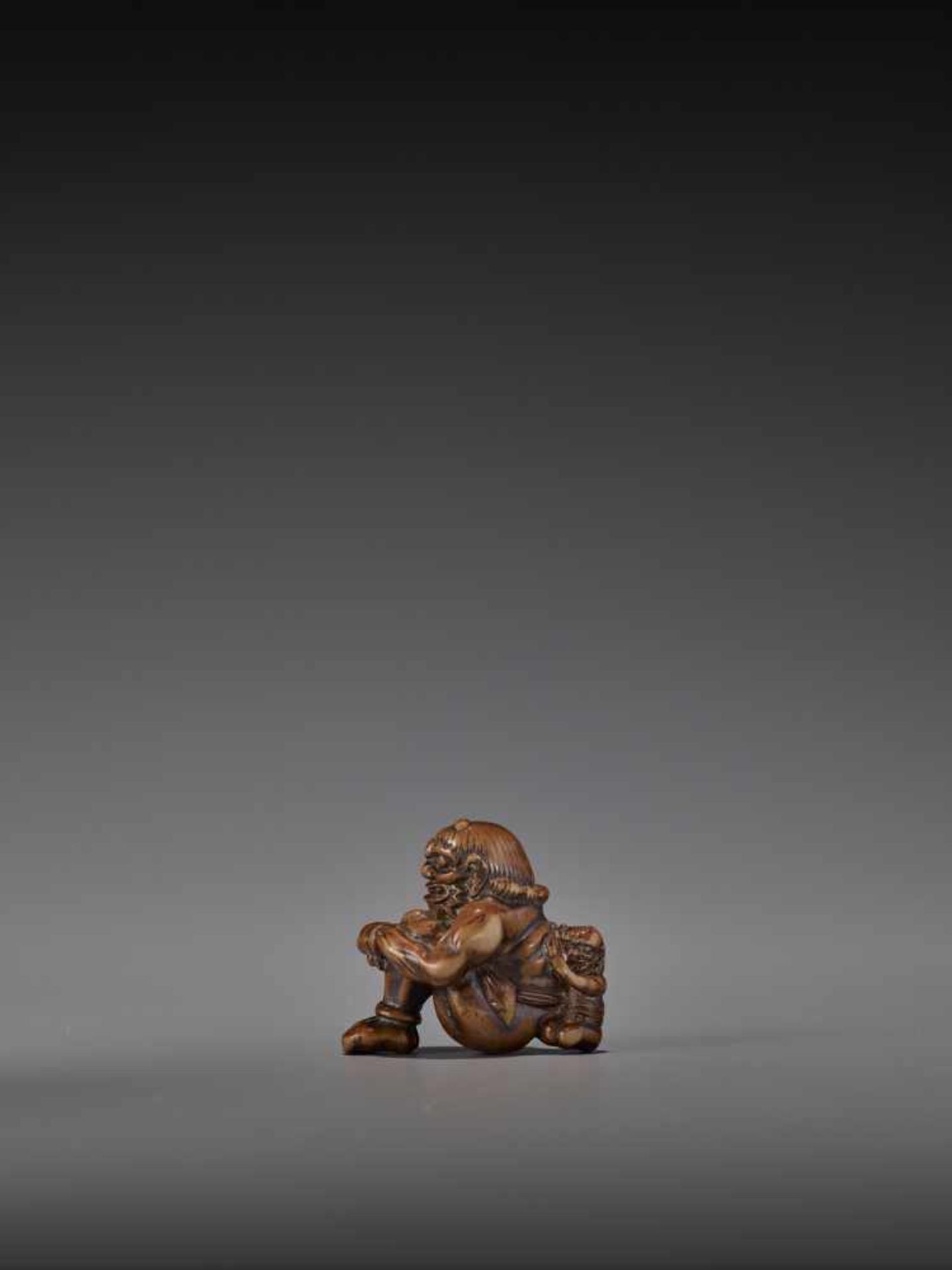 GYOKURIN: AN AMUSING WOOD NETSUKE OF RAIJIN WITH RAITARO By Gyokurin, signed GyokurinJapan, early - Image 5 of 12