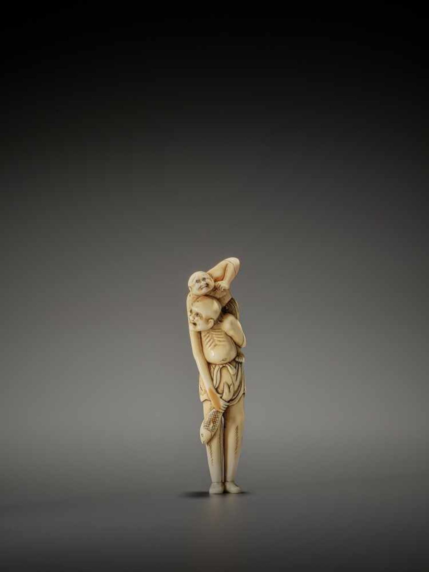 AN EXCELLENT TALL IVORY NETSUKE OF ASHINAGA AND TENAGA UnsignedJapan, late 18th century, Edo - Bild 5 aus 8