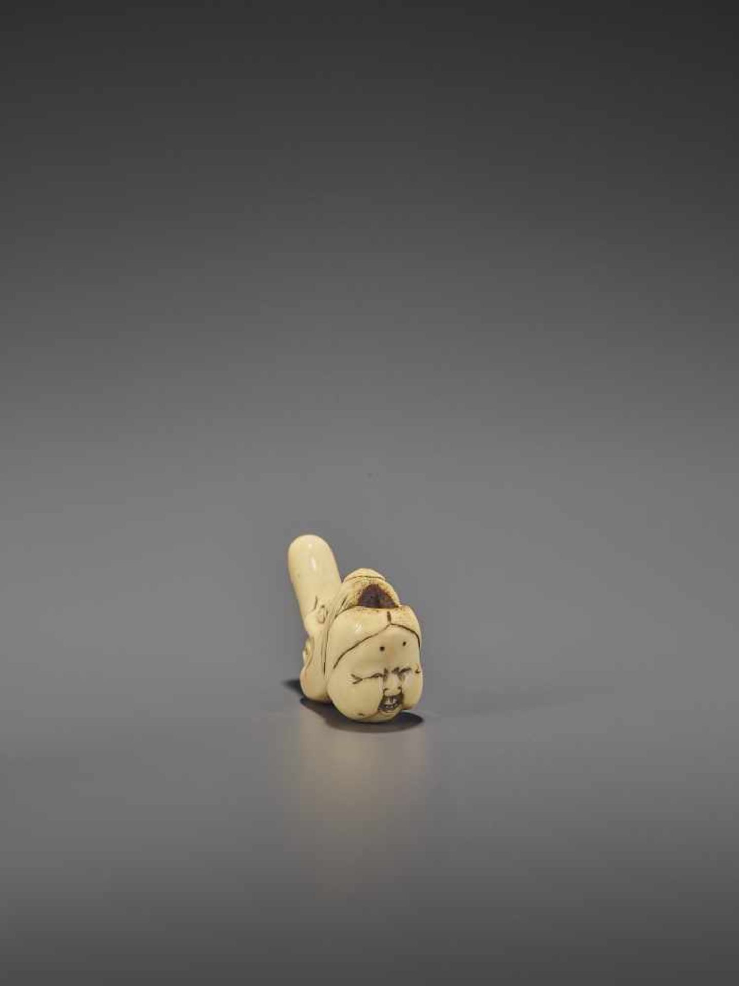 A RARE STAG ANTLER SHUNGA NETSUKE OF OKAME AND TENGU MASKS UnsignedJapan, 19th century, Edo - Bild 2 aus 10