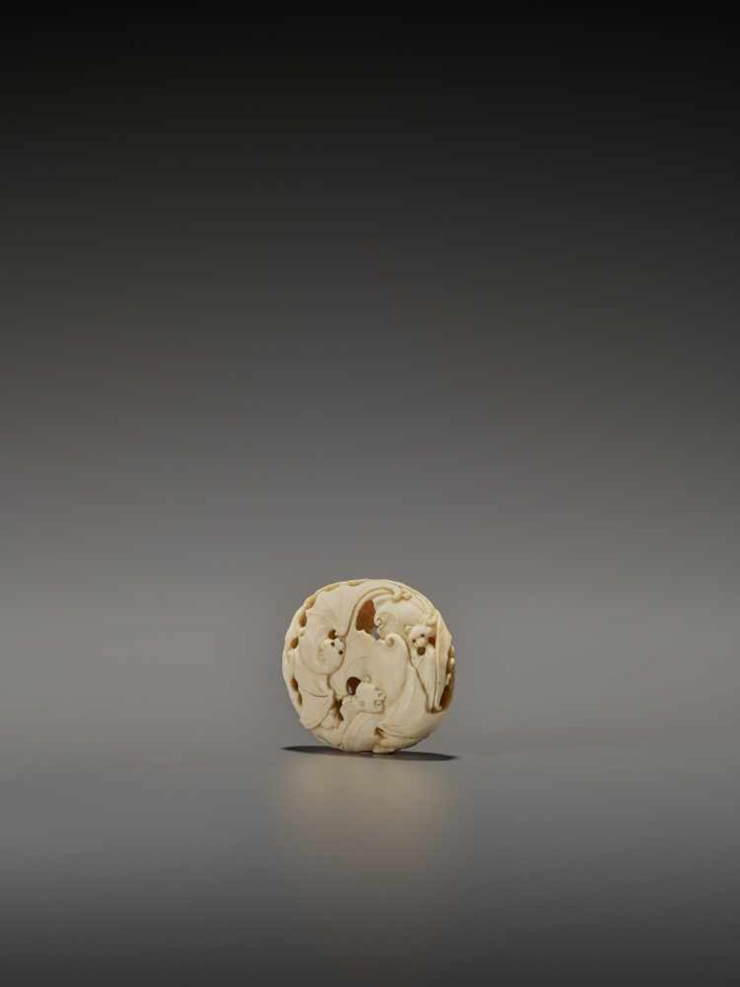 A RARE IVORY RYUSA MANJU NETSUKE WITH MANY BATS SignedJapan, late 19th centuryFinely carved in - Image 3 of 8