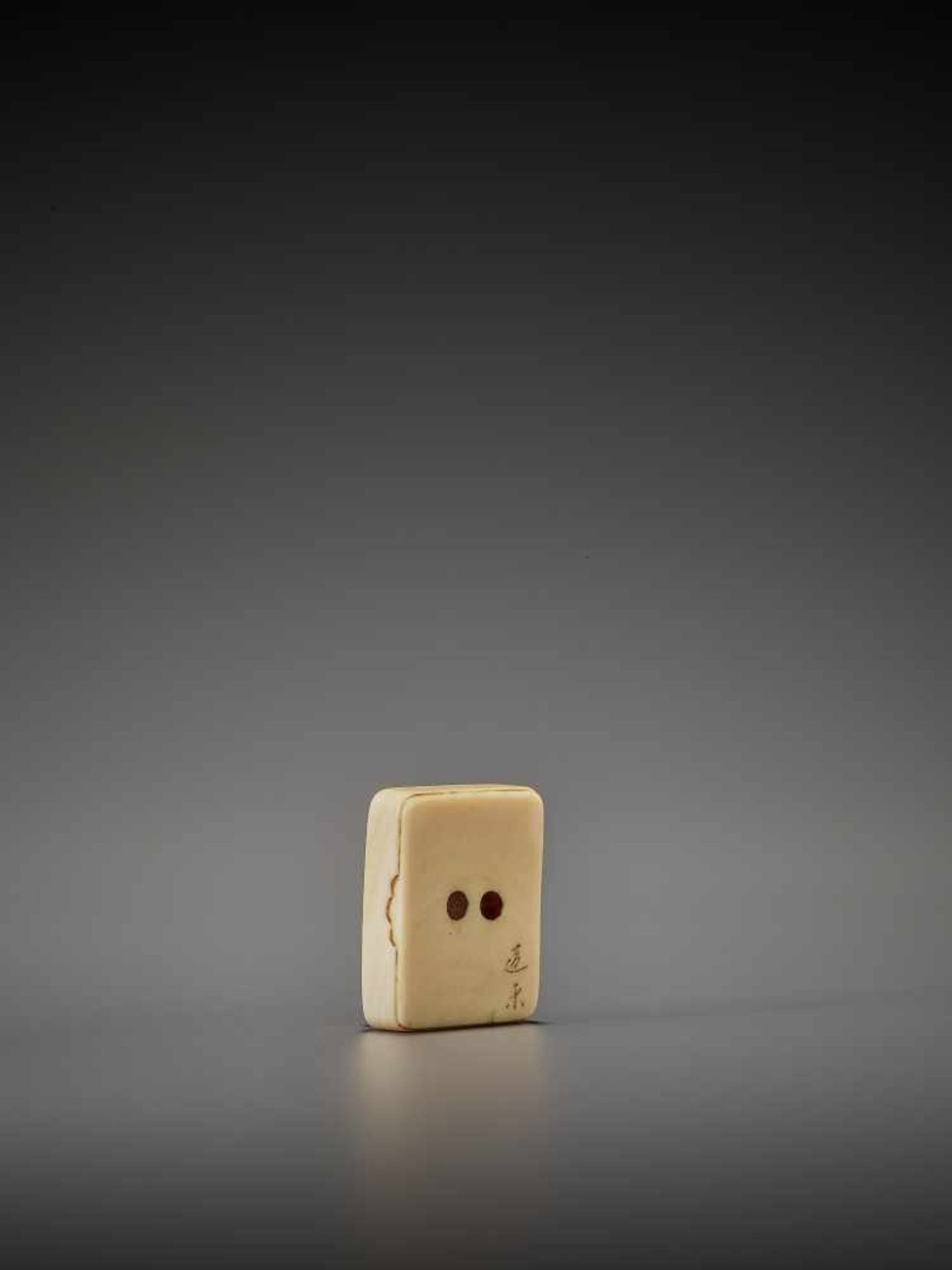 DORAKU: AN IVORY NETSUKE OF A MASK BOX WITH USOFUKI By Doraku(Sai), signed DorakuJapan, Osaka, - Bild 5 aus 10