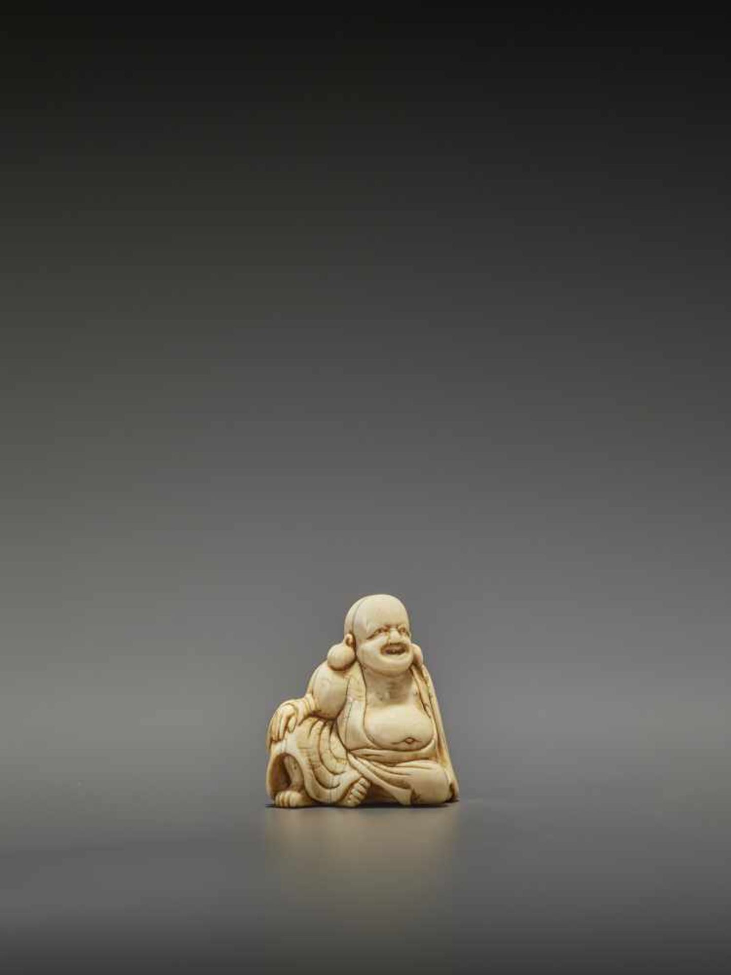 A GOOD IVORY NETSUKE OF HOTEI UnsignedJapan, Kyoto, late 18th century, Edo period (1615-1868)The - Image 9 of 9