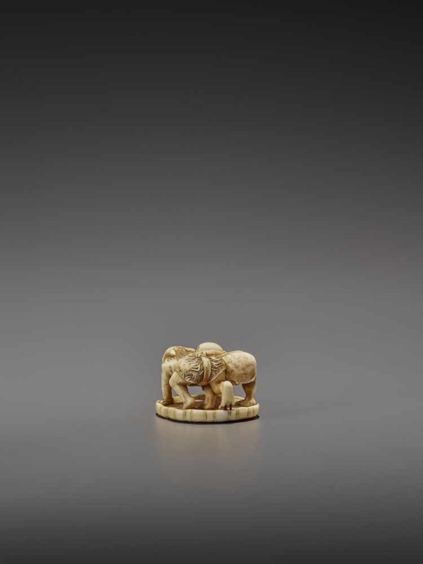 HO RAKUMIN: A FINE IVORY NETSUKE OF JIZO WRESTLING AN ONI By Ho Rakumin, signed Ho Rakumin with - Bild 5 aus 11