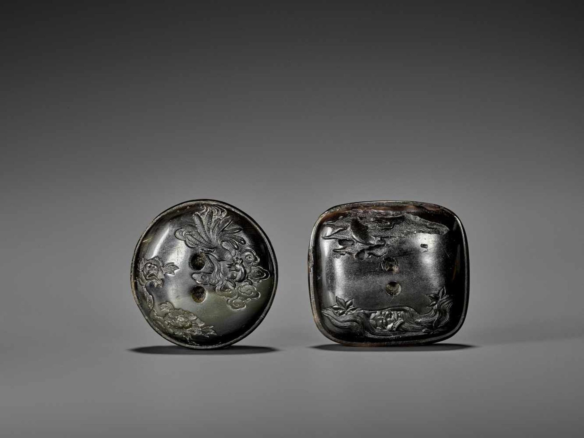 TWO FINE PRESSED HORN MANJU NETSUKE UnsignedJapan, 19th century, Edo period (1615-1868)The first - Image 2 of 4