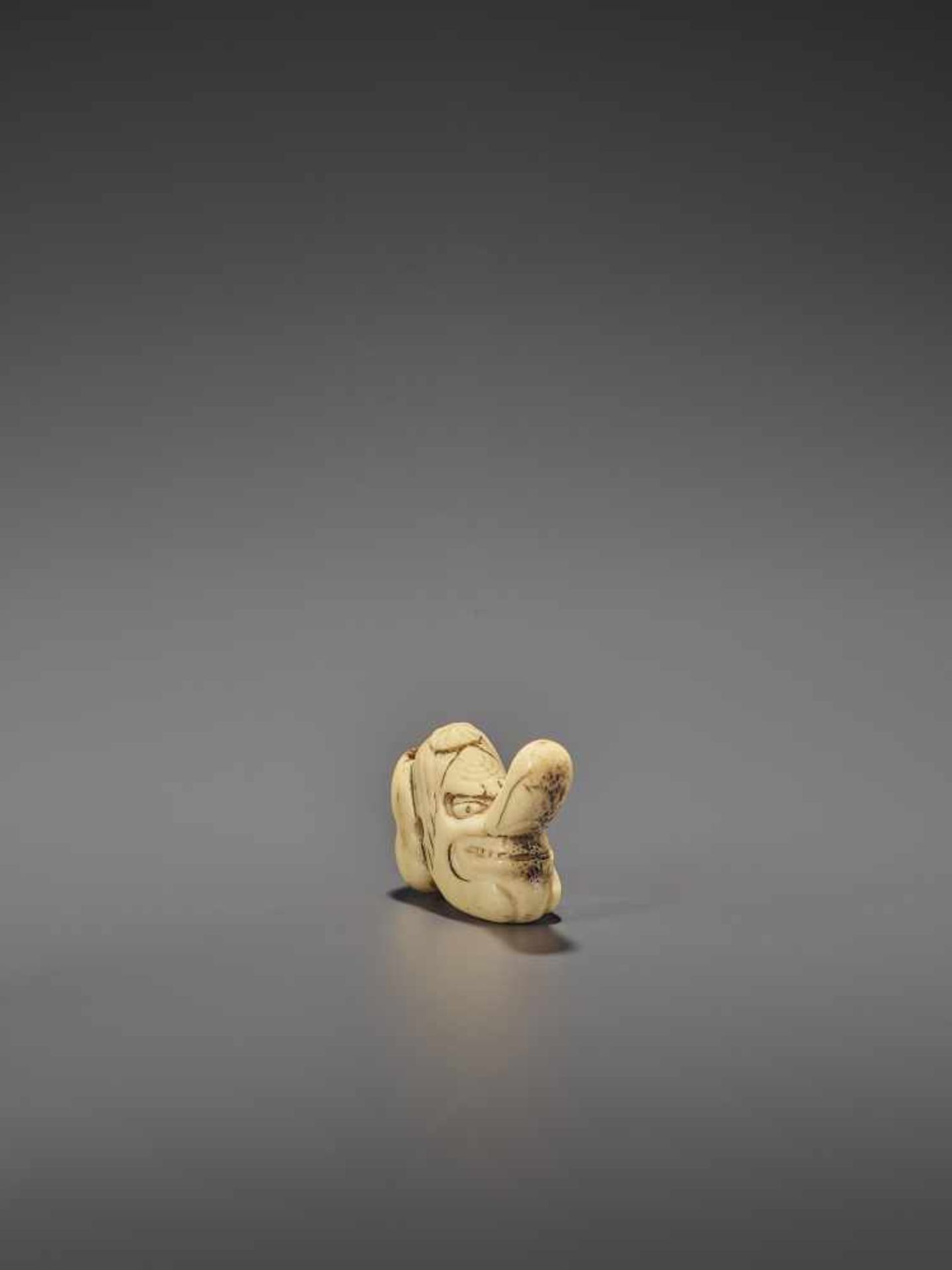 A RARE STAG ANTLER SHUNGA NETSUKE OF OKAME AND TENGU MASKS UnsignedJapan, 19th century, Edo - Image 9 of 10