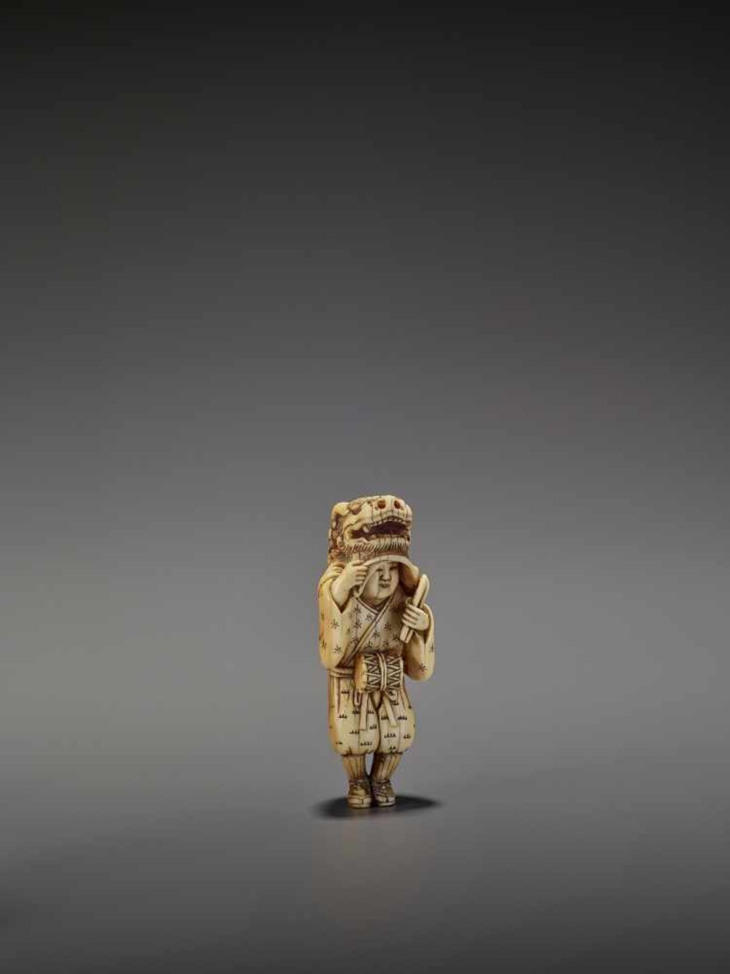 AN EARLY AND FINE IVORY NETSUKE OF A SHISHIMAI DANCER UnsignedJapan, late 18th century, Edo - Bild 10 aus 13