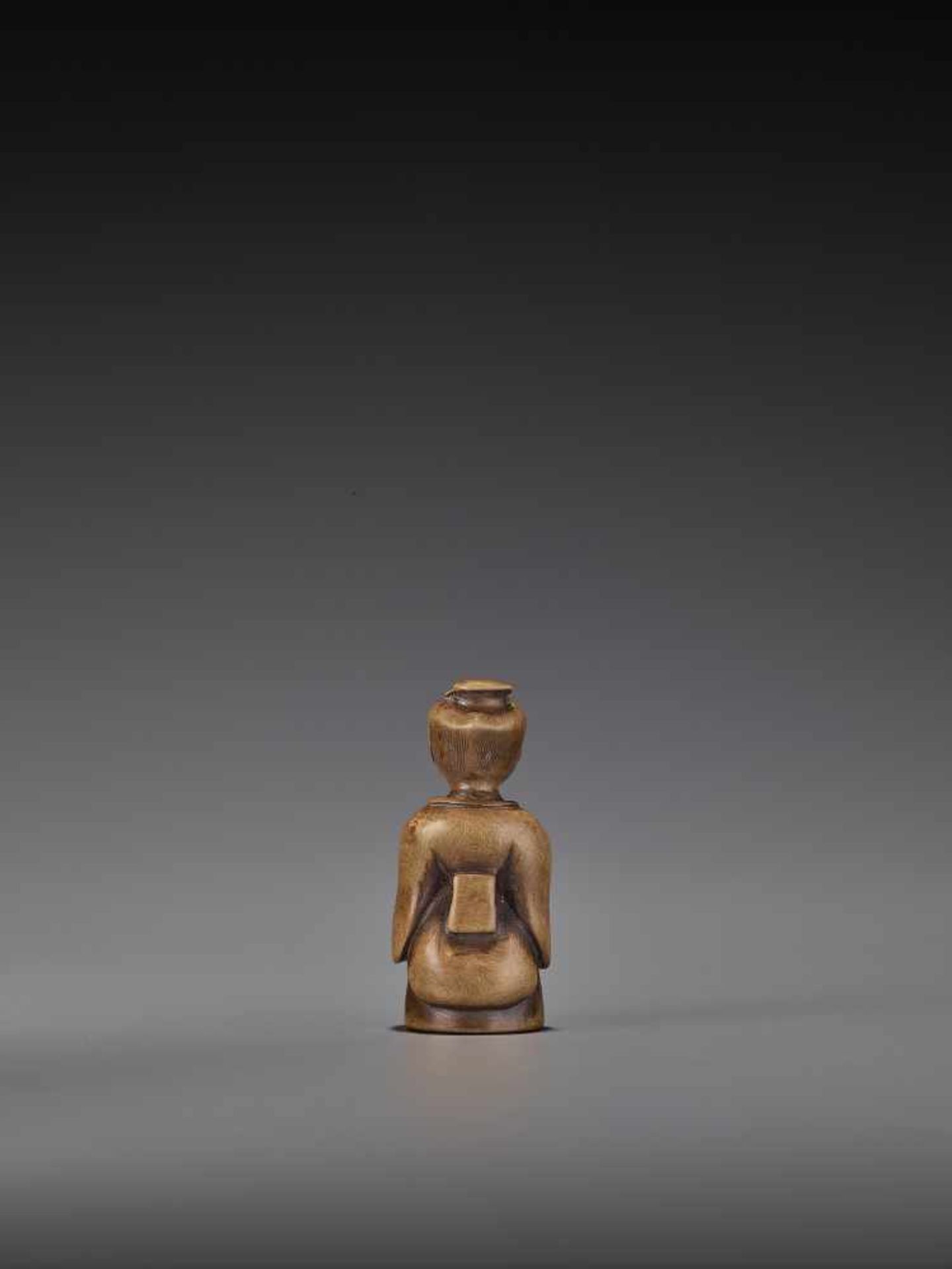 A RARE WOOD ‘DOUBLE SHUNGA’ NETSUKE OF A MOTHER AND CHILD UnsignedJapan, 18th century, Edo period ( - Image 6 of 8