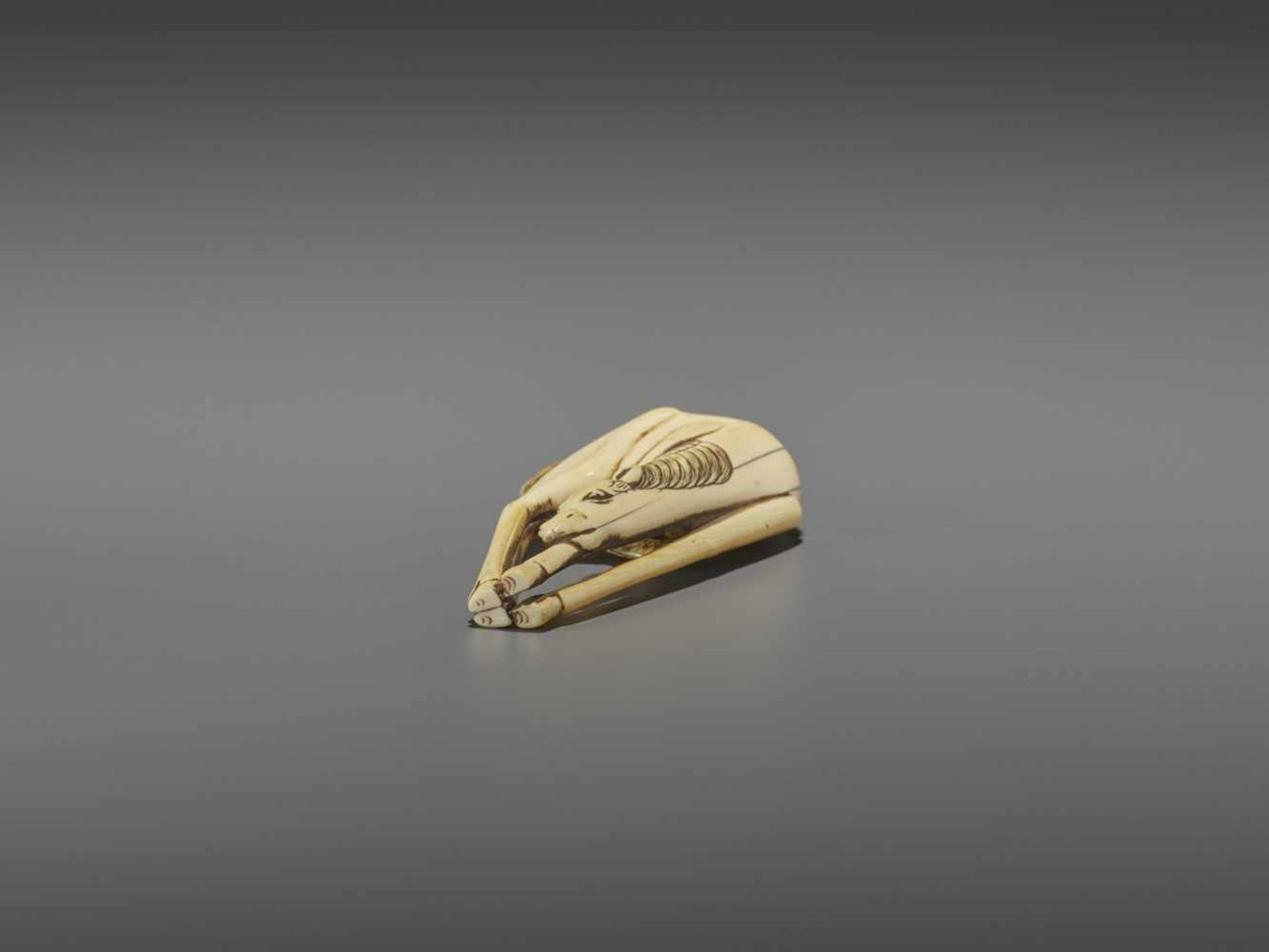 A LARGE AND RARE IVORY NETSUKE OF A GRAZING HORSE UnsignedJapan, 18th century, Edo period (1615- - Image 7 of 8