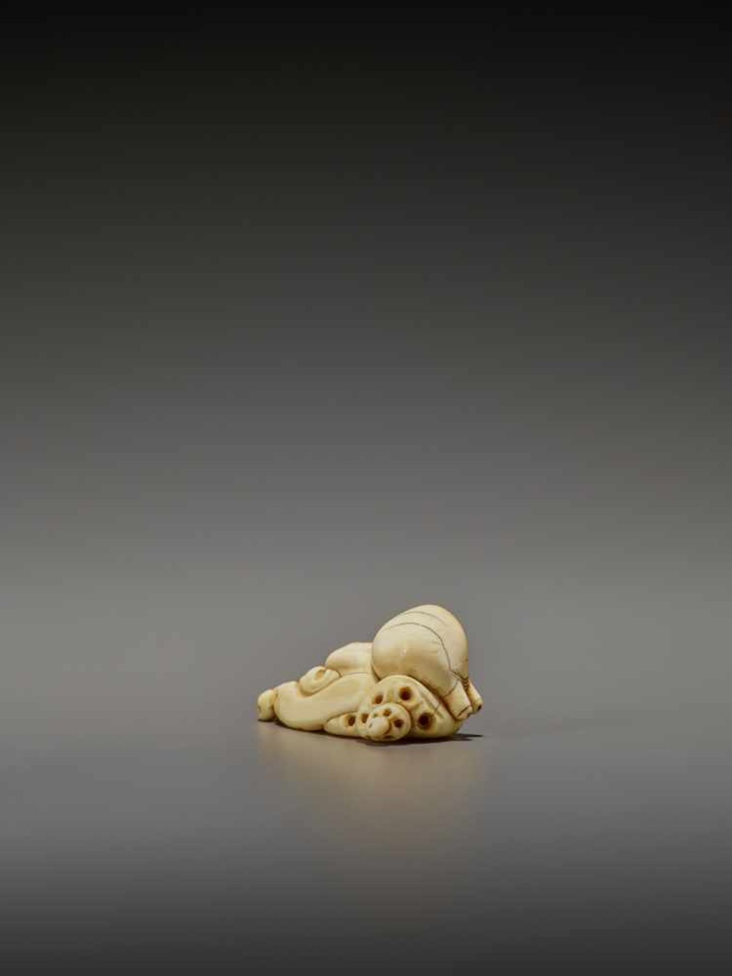 A RARE IVORY NETSUKE OF AN OCTOPUS UnsignedJapan, early 19th century, Edo period (1615-1868)The - Image 10 of 11