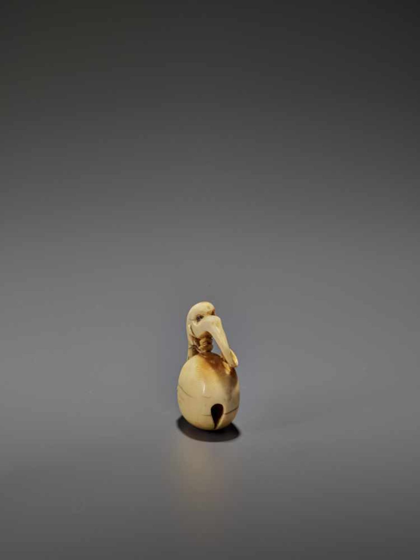 AN IVORY NETSUKE OF A BAKU HEADED MOKUGYO IN THE STYLE OF GYOKUMIN Unsigned, style of Gyokumin ( - Image 8 of 9