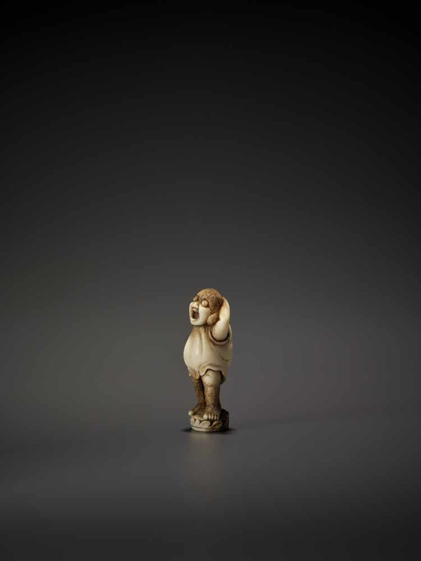 A BRILLIANT STAG ANTLER NETSUKE OF A YAWNING DARUMA UnsignedJapan, 19th century, Edo period (1615- - Image 4 of 10