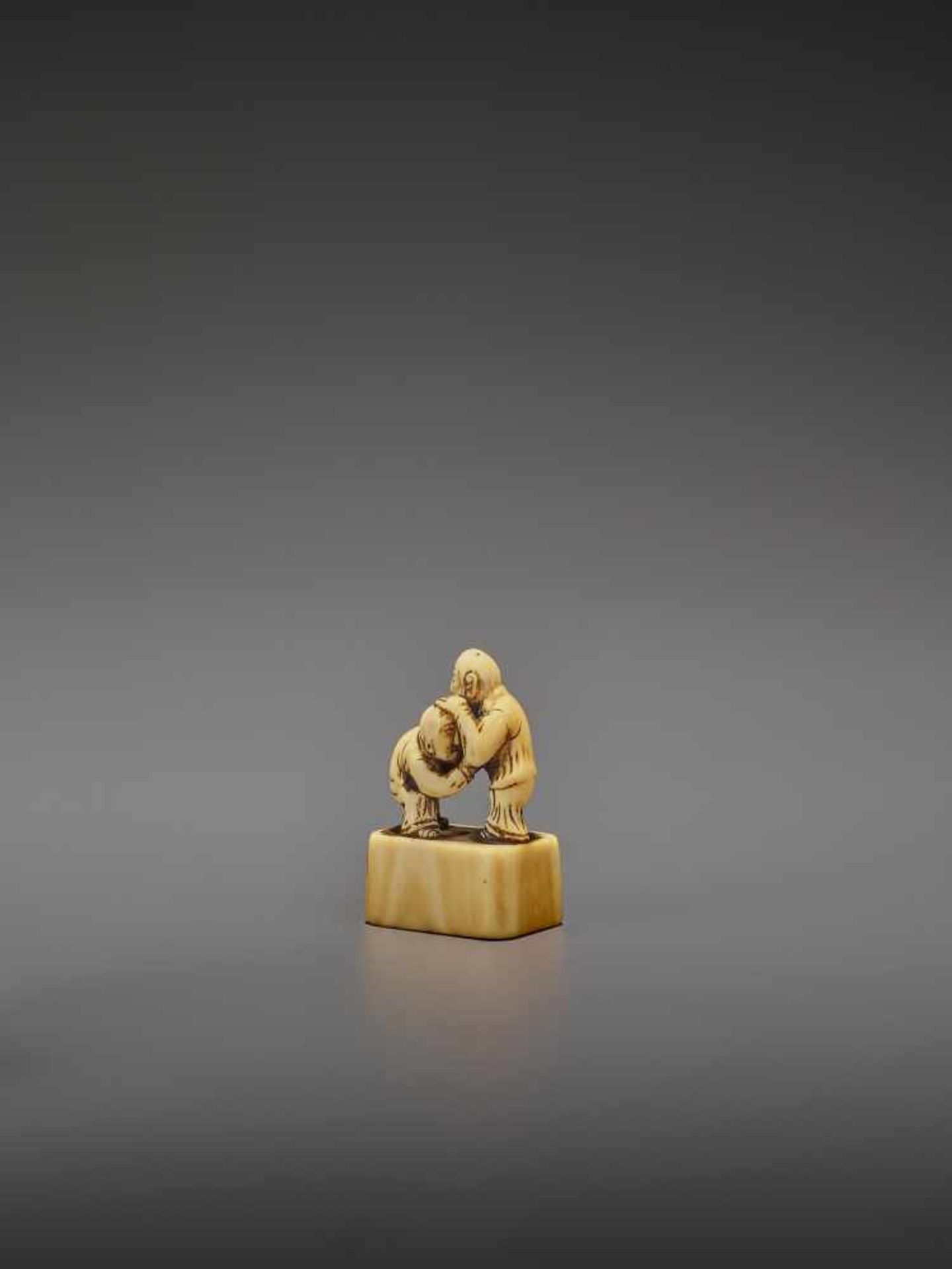 AN EARLY IVORY NETSUKE OF TWO CHINESE WRESTLERS UnsignedJapan, early 18th century, Edo period ( - Image 3 of 9