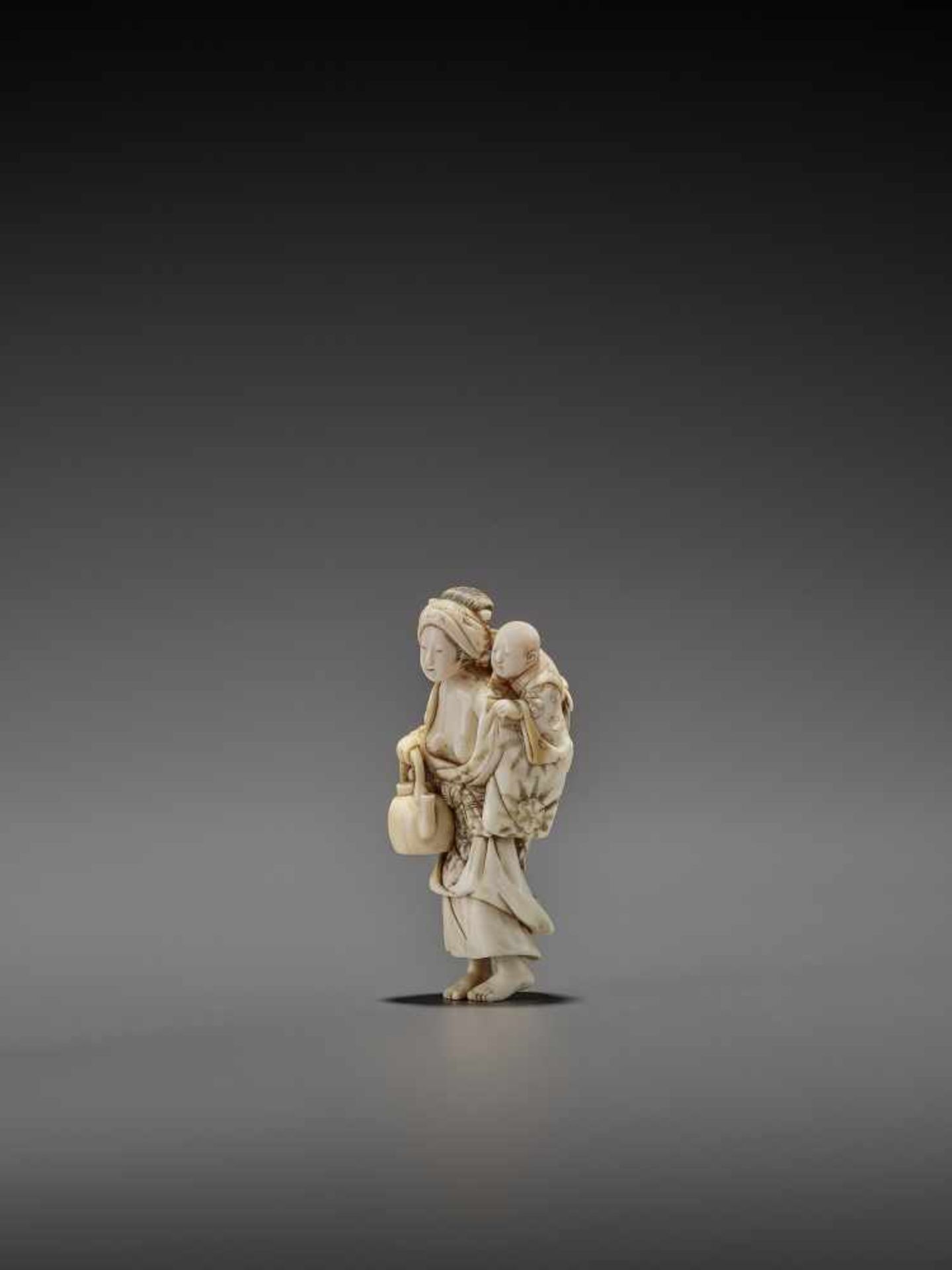 CHIKUYOSAI TOMOCHIKA: A MAGNIFICENT IVORY NETSUKE OF A MOTHER WITH CHILD By Chikuyosai Tomochika, - Image 4 of 10