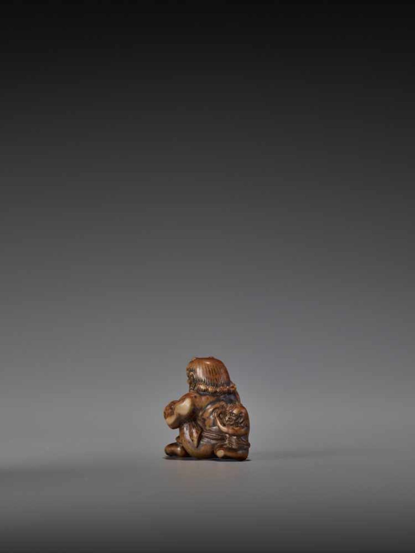 GYOKURIN: AN AMUSING WOOD NETSUKE OF RAIJIN WITH RAITARO By Gyokurin, signed GyokurinJapan, early - Image 6 of 12