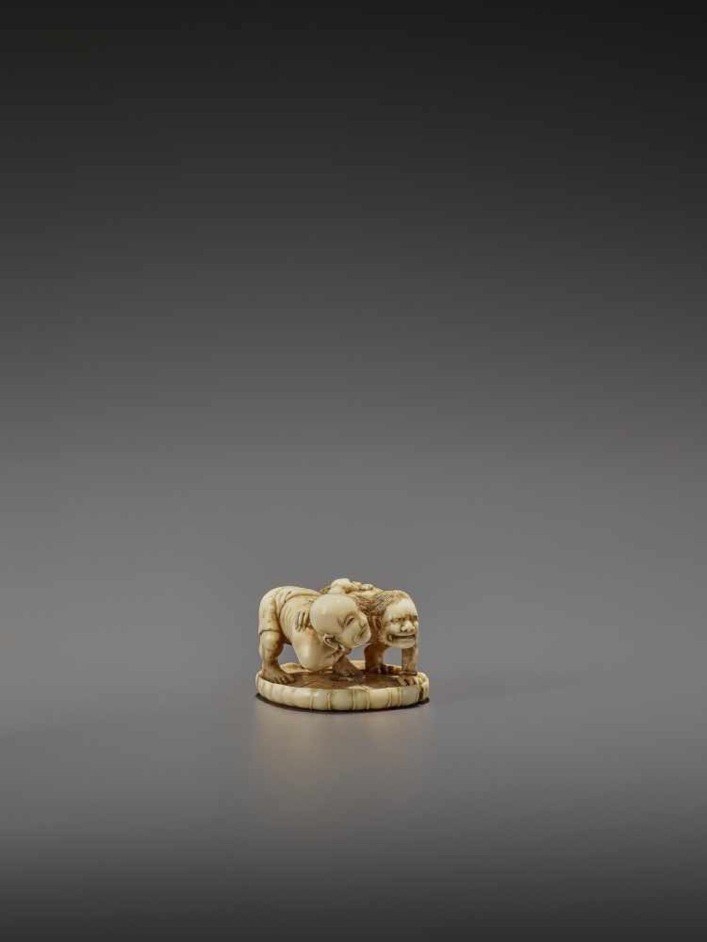 HO RAKUMIN: A FINE IVORY NETSUKE OF JIZO WRESTLING AN ONI By Ho Rakumin, signed Ho Rakumin with - Bild 7 aus 11