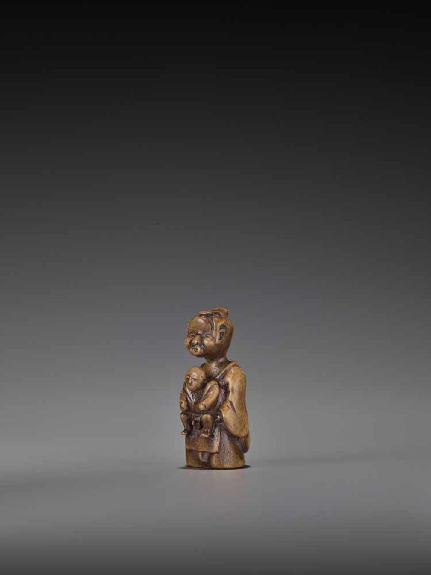 A RARE WOOD ‘DOUBLE SHUNGA’ NETSUKE OF A MOTHER AND CHILD UnsignedJapan, 18th century, Edo period ( - Image 4 of 8