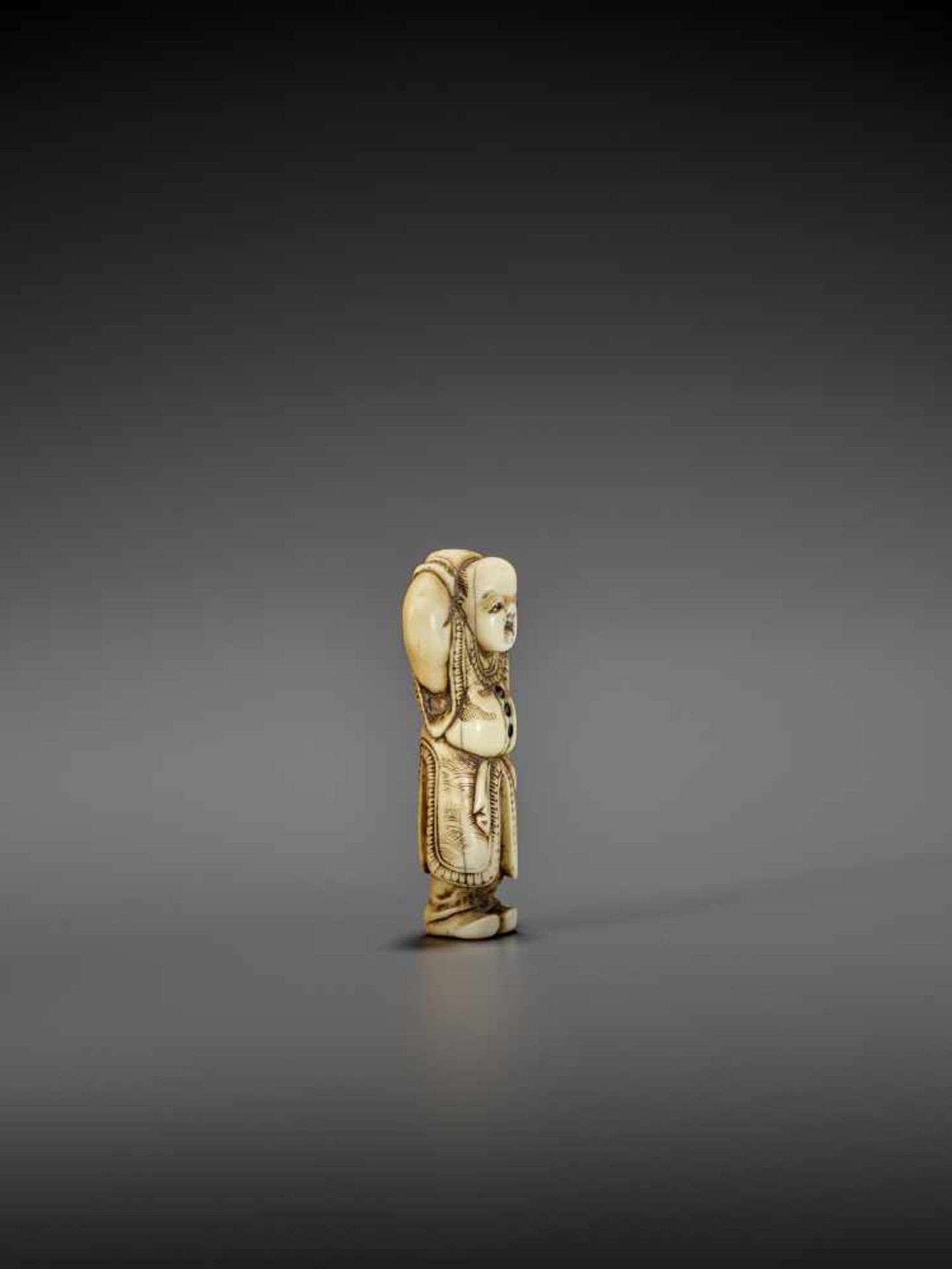 AN IVORY NETSUKE OF A CHINESE BOY UnsignedJapan, early 19th century, Edo period (1615-1868)Depicting - Image 5 of 7