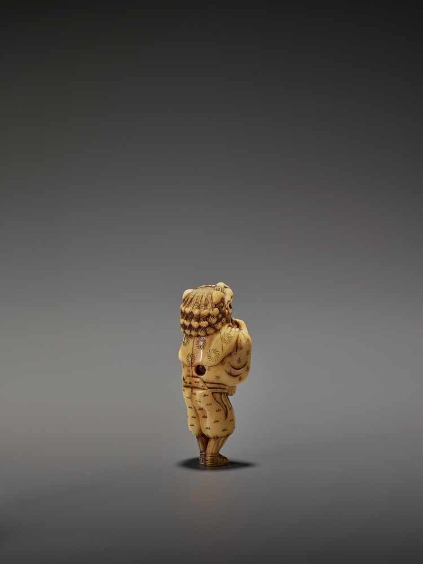 AN EARLY AND FINE IVORY NETSUKE OF A SHISHIMAI DANCER UnsignedJapan, late 18th century, Edo - Bild 2 aus 13